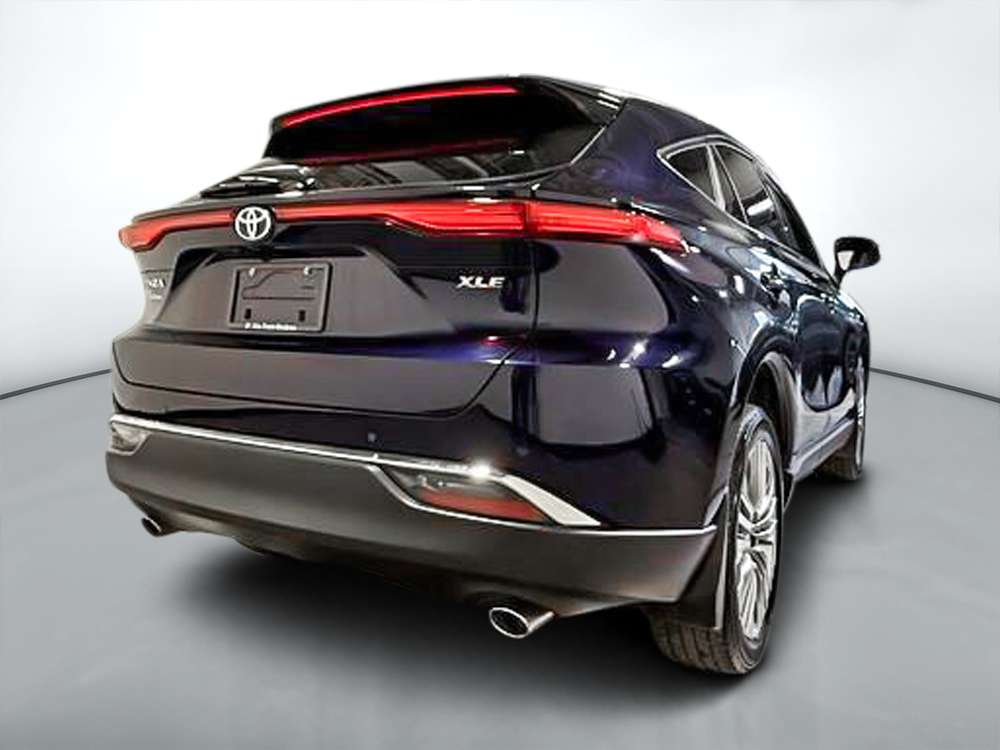 2024 Toyota Venza XLE — photo 1