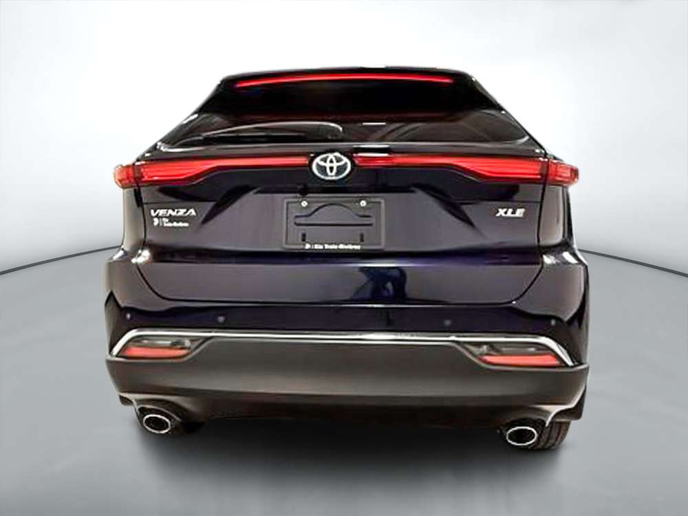 2024 Toyota Venza XLE — photo 1