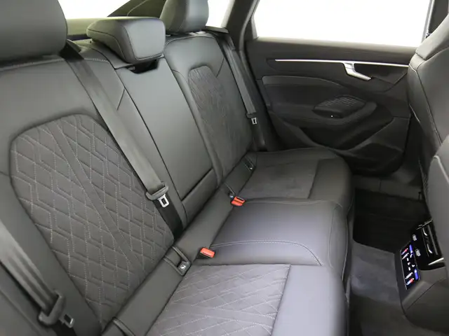 Audi A6 view 15