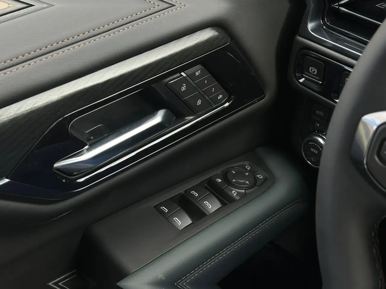 GMC Yukon снимка GMC Yukon