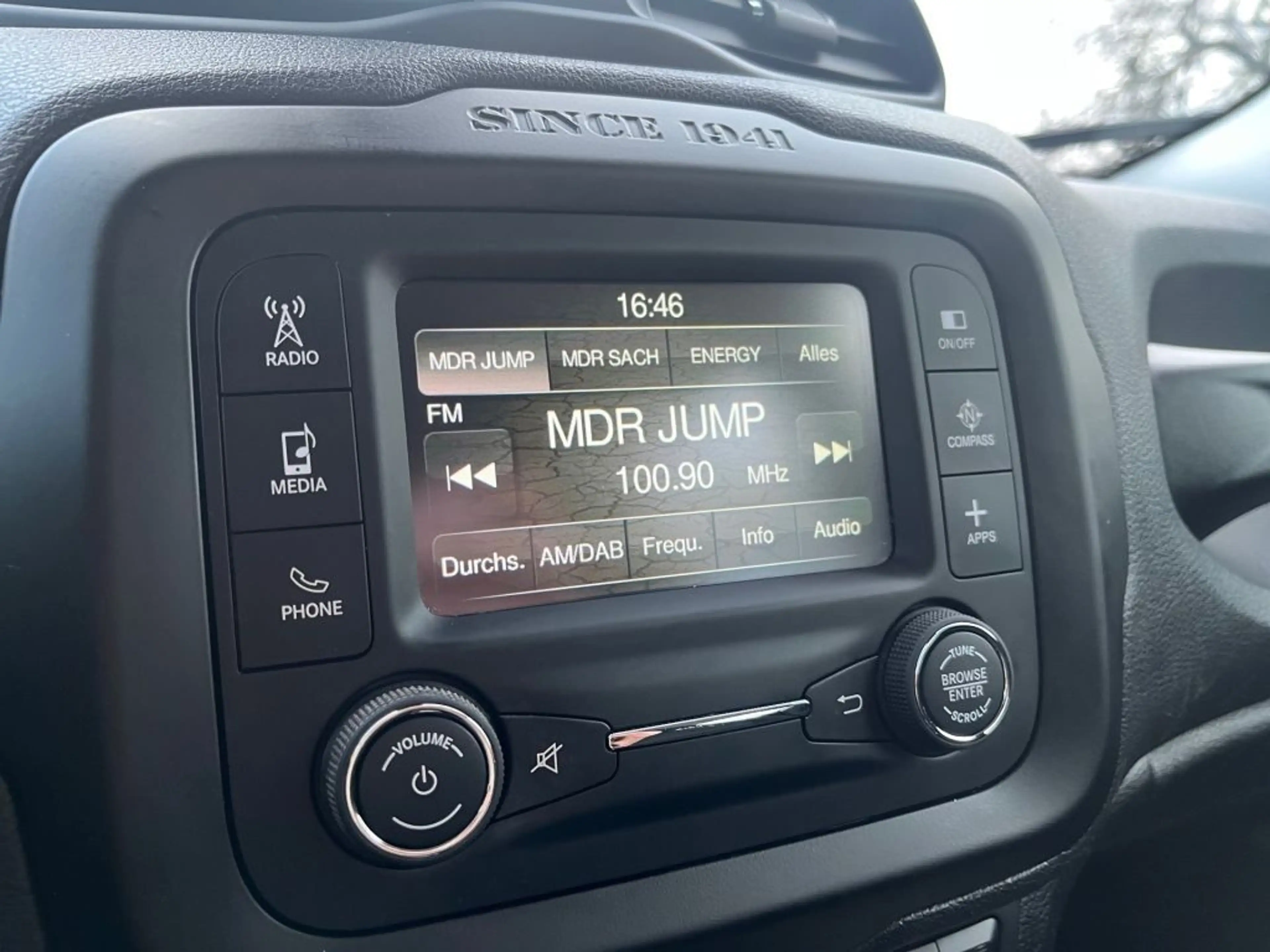 Jeep Renegade 1.4 MultiAir Limited — photo 13