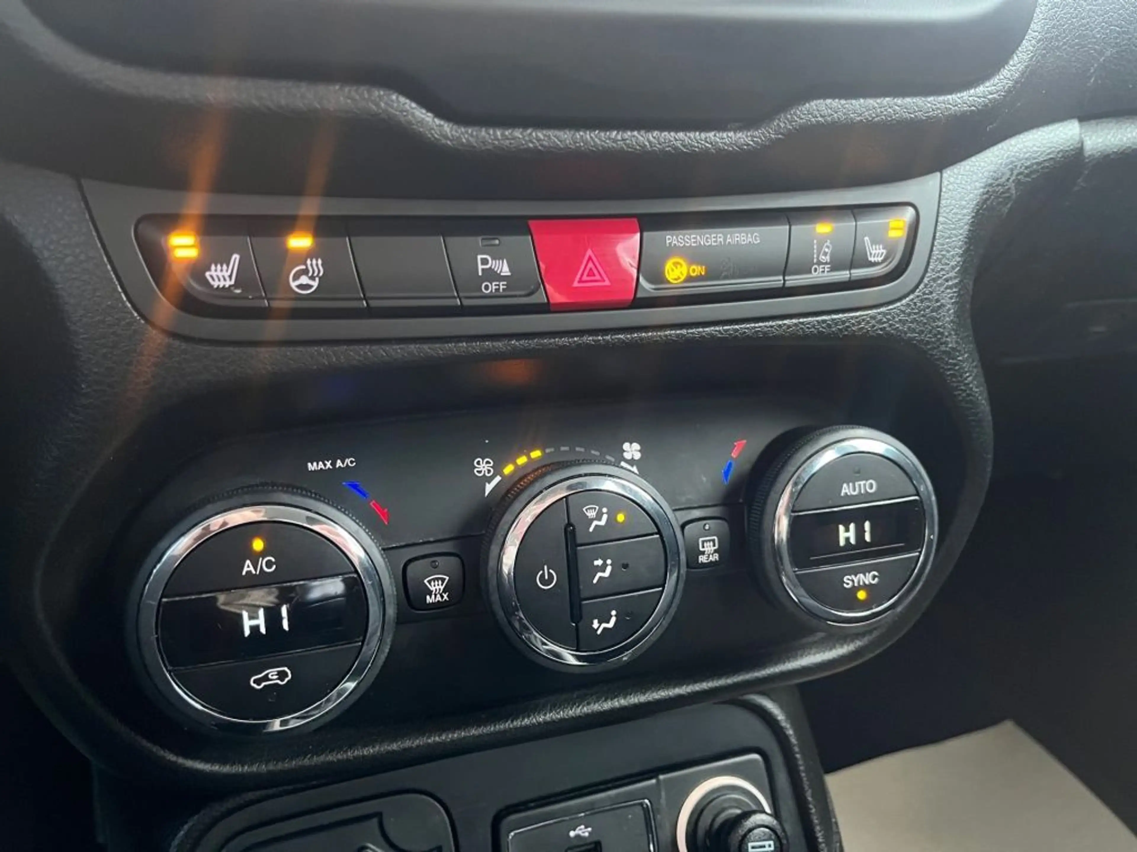 Jeep Renegade 1.4 MultiAir Limited — photo 15