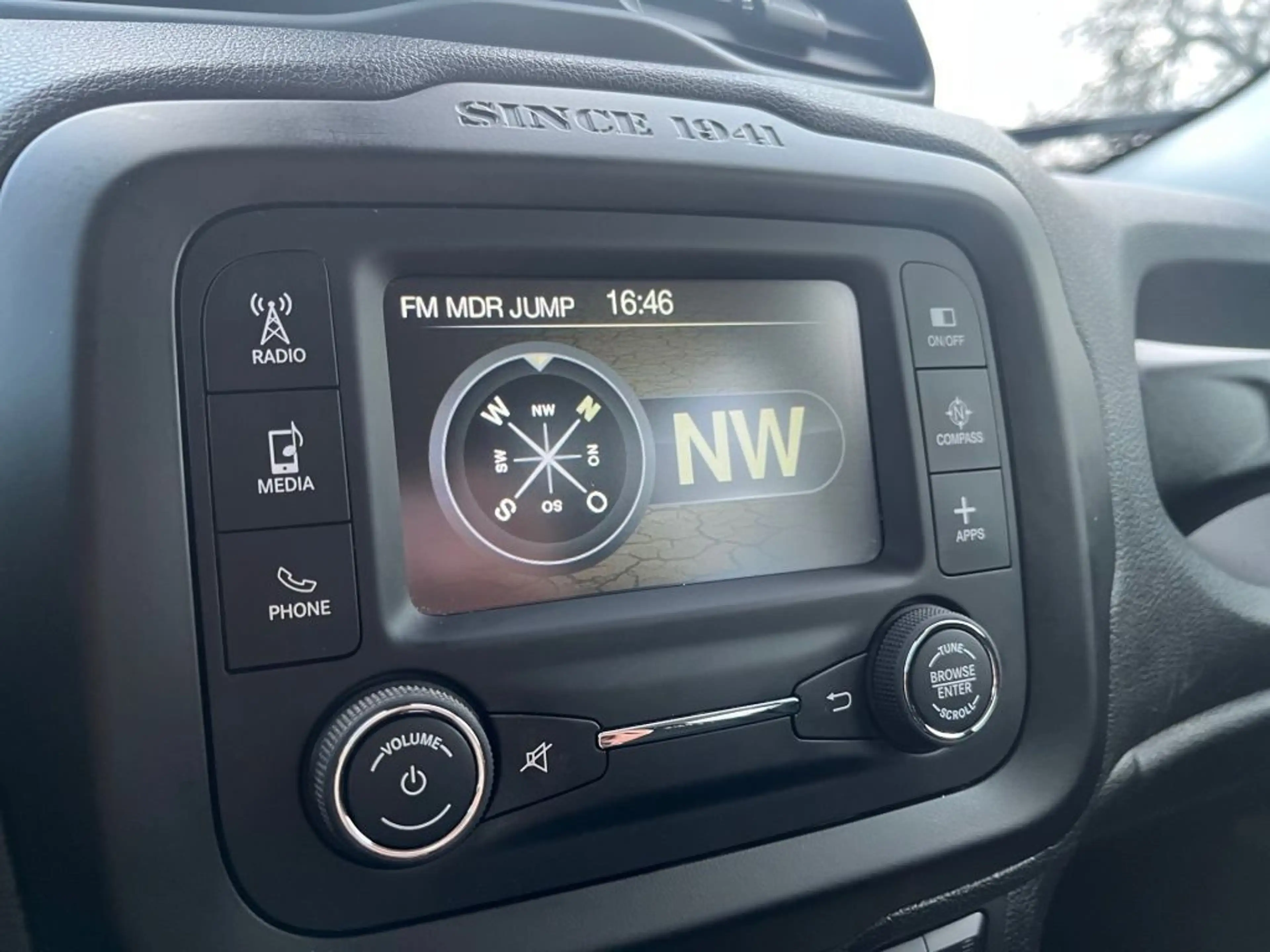 Jeep Renegade 1.4 MultiAir Limited — photo 14