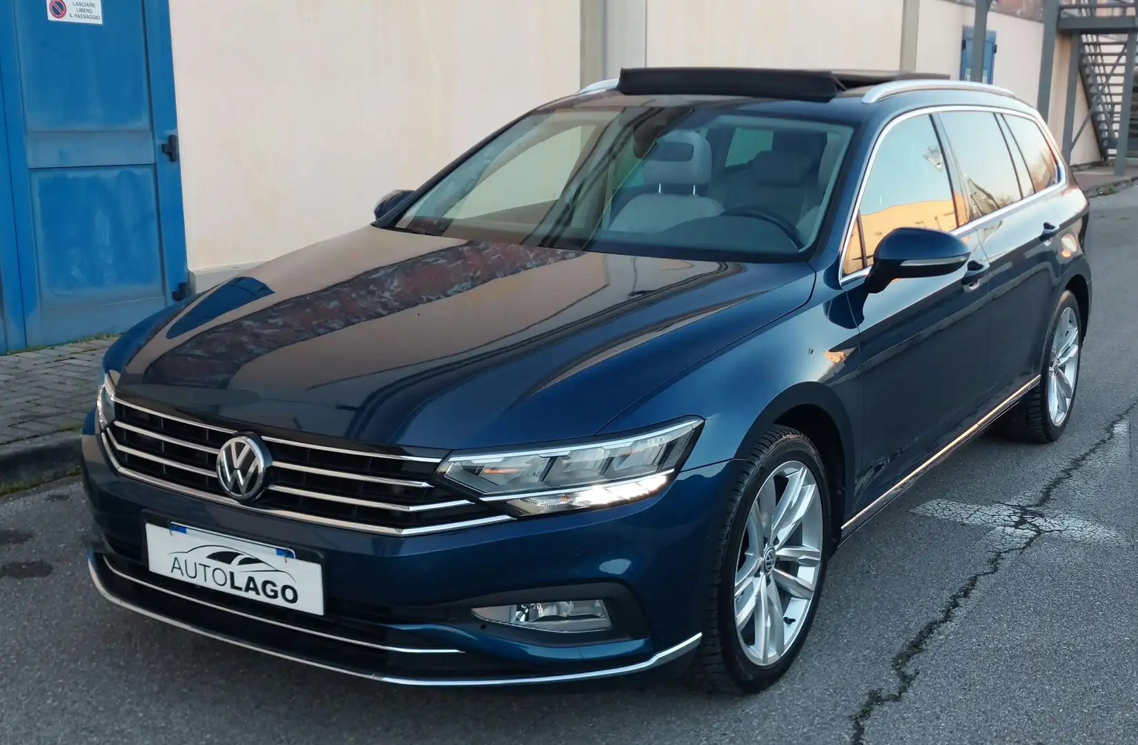 Volkswagen Passat Variant 2.0 tdi Executive 190cv dsg Blu/Azzurro - 2