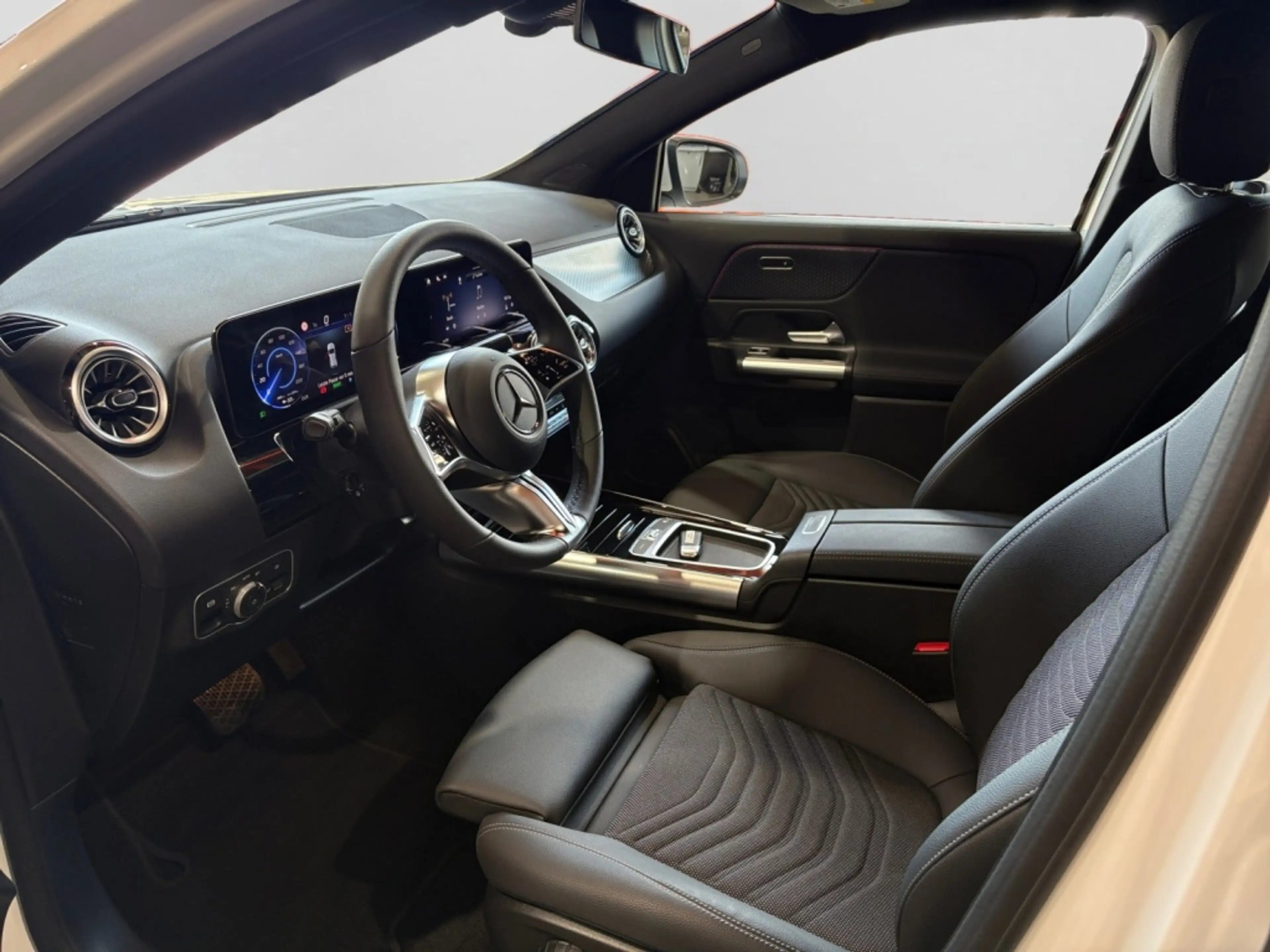 Mercedes-Benz EQA 300 4M PROGRESSIVE|LED|SHZ+LHZ|KAM|USB+|AMBI — photo 11