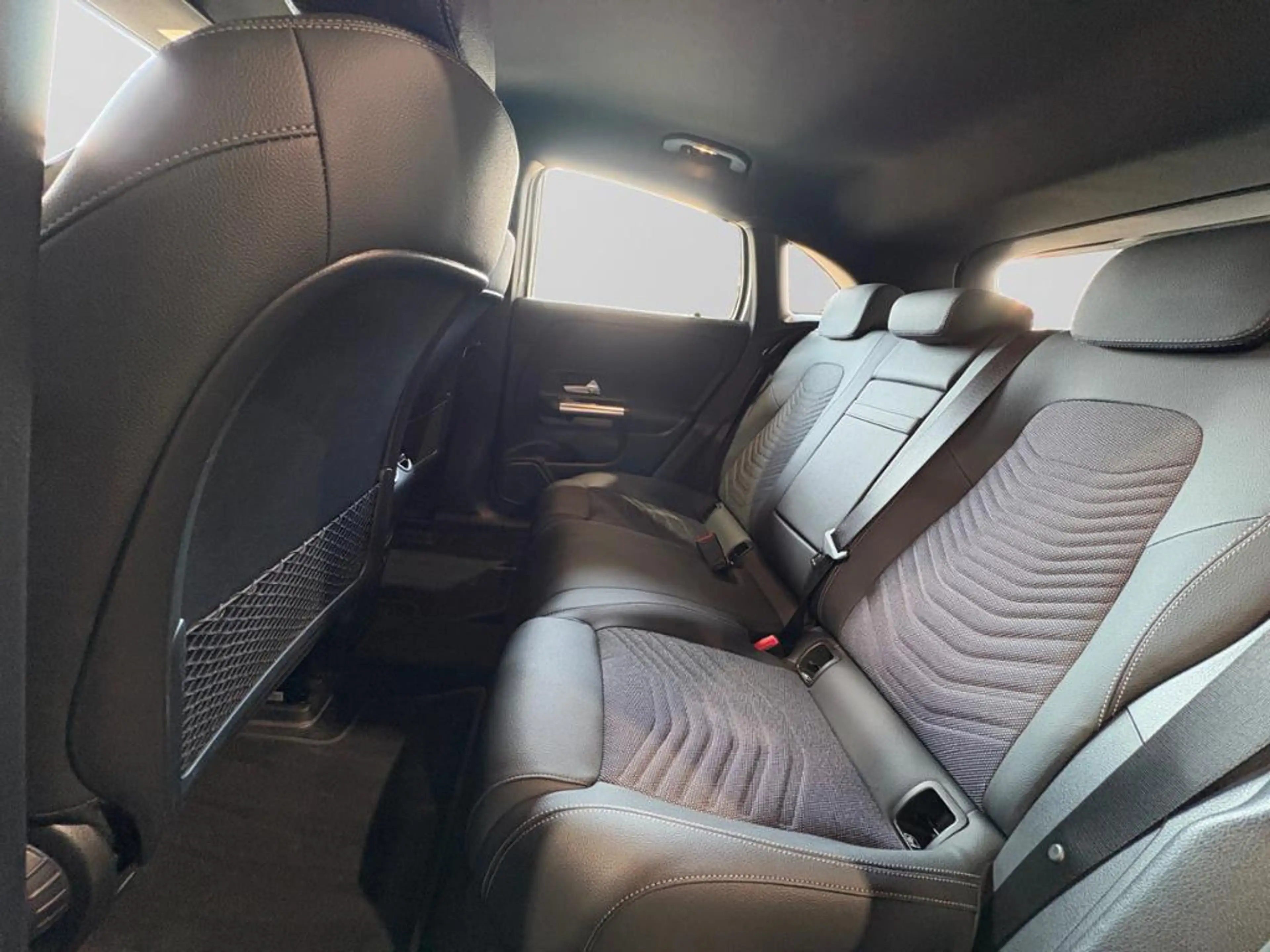 Mercedes-Benz EQA 300 4M PROGRESSIVE|LED|SHZ+LHZ|KAM|USB+|AMBI — photo 15