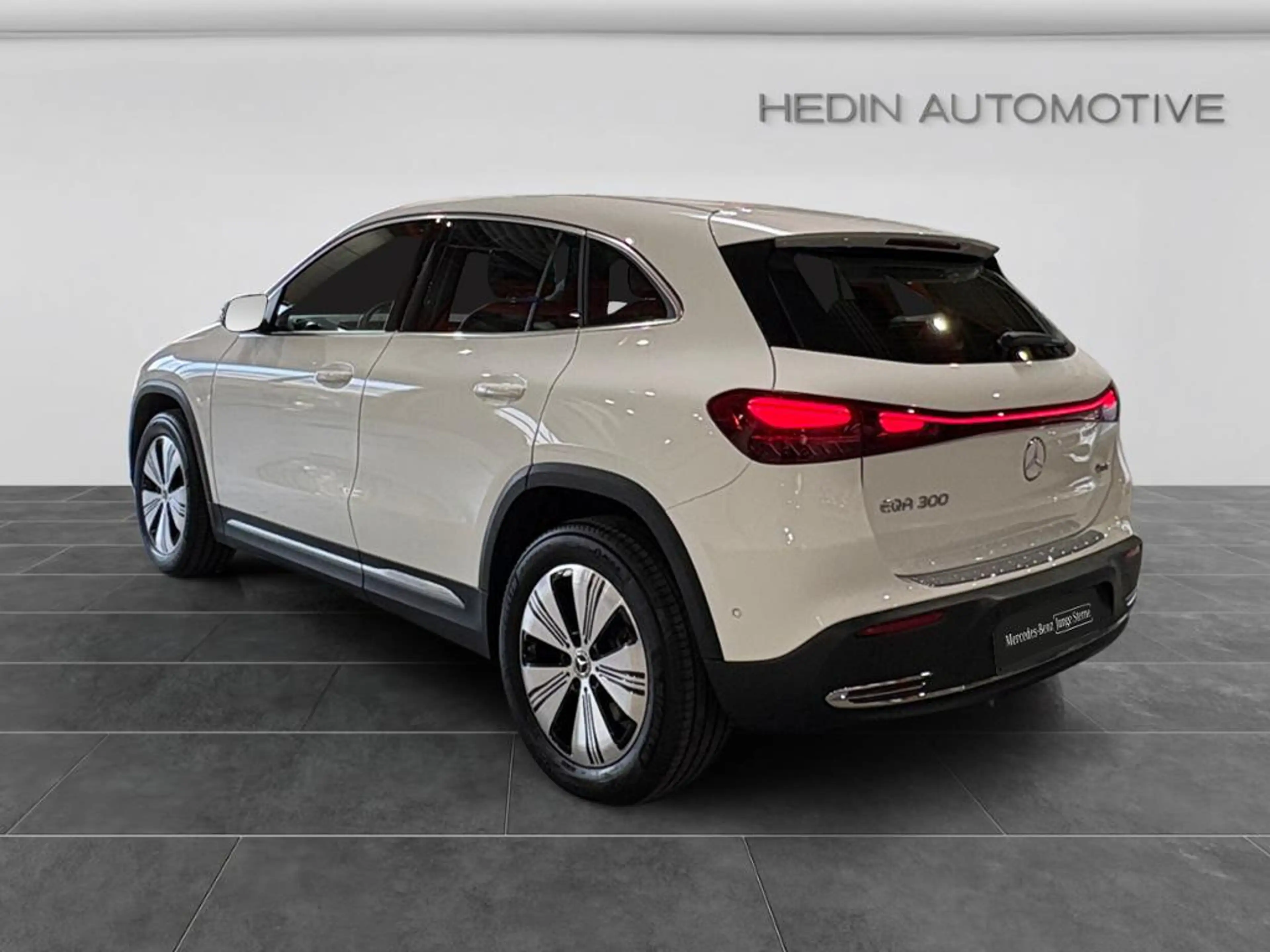 Mercedes-Benz EQA 300 4M PROGRESSIVE|LED|SHZ+LHZ|KAM|USB+|AMBI — photo 5