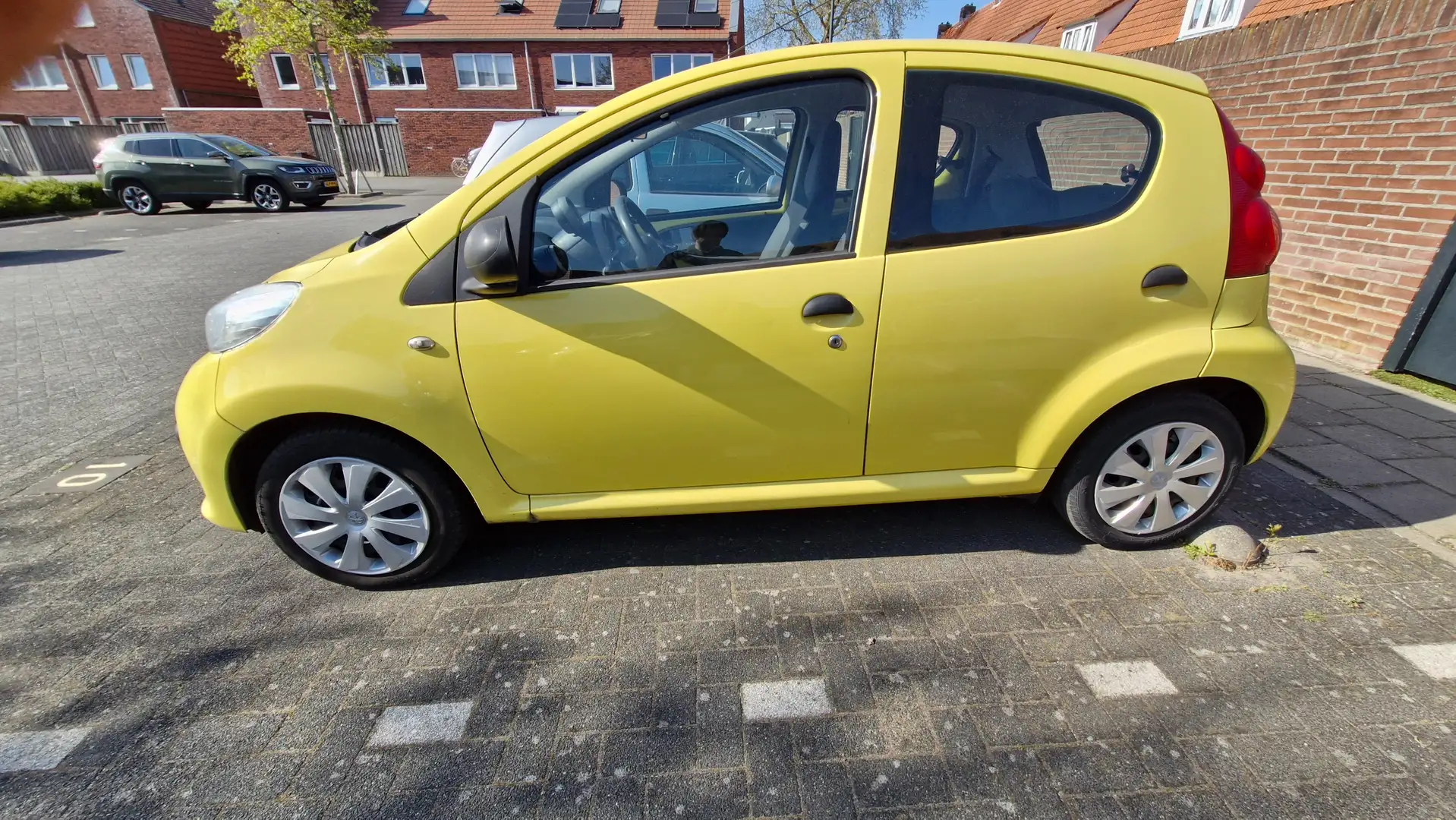 Peugeot 107 107 1.0-12V XR Geel - 2