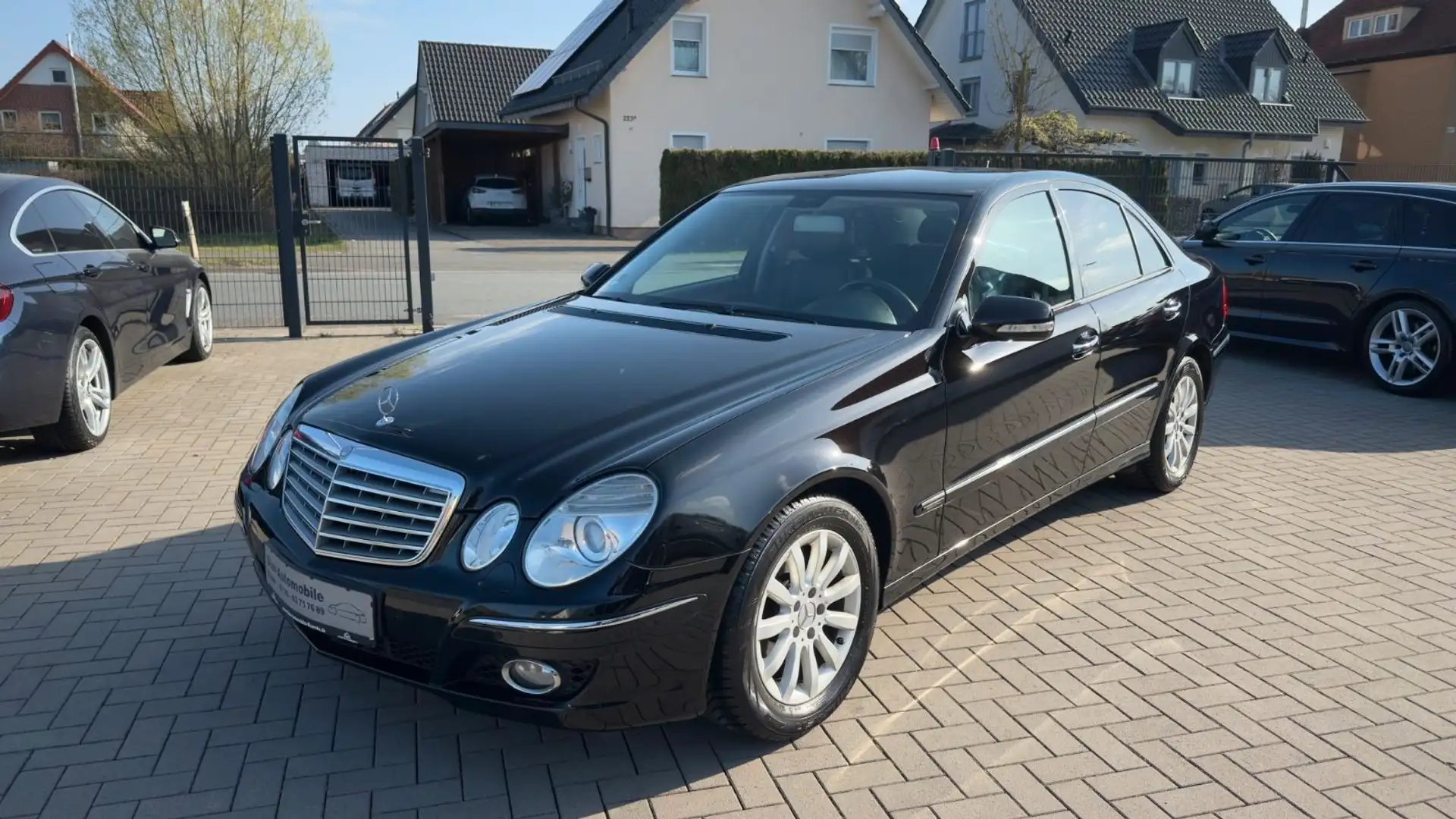 Mercedes-Benz E 300 CDI V6 Lim. BlueTec-Navi-Leder-Xenon-Euro5 Černá - 1