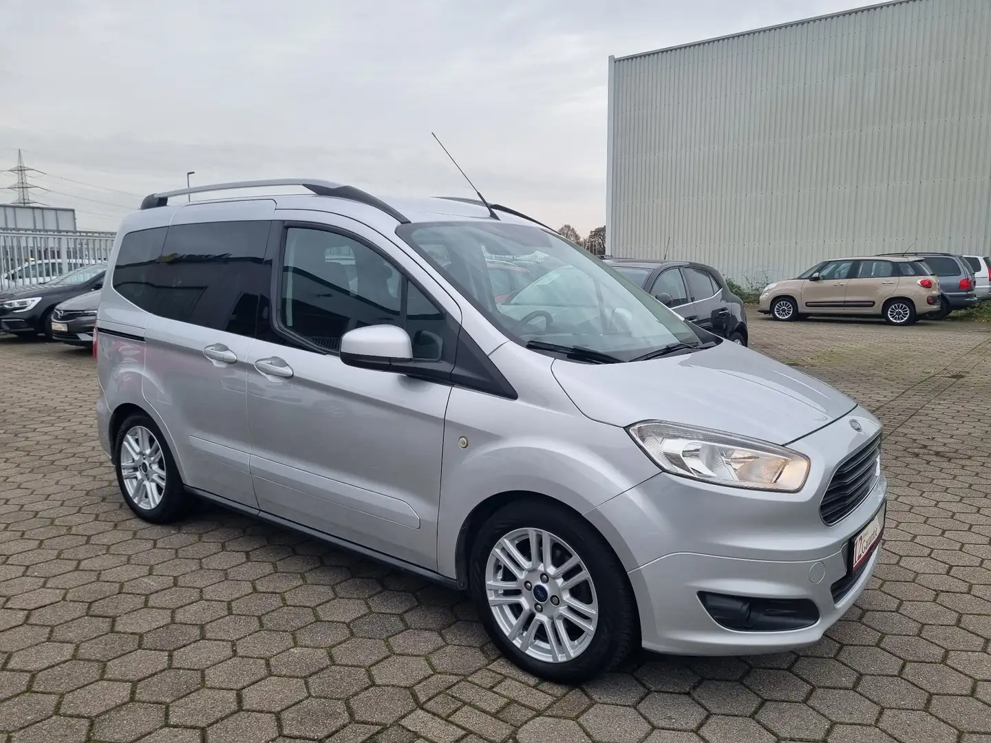 Ford Tourneo Courier EcoBoost Titanium "1.Hand" Seniorenfahrzeug....... Argent - 2