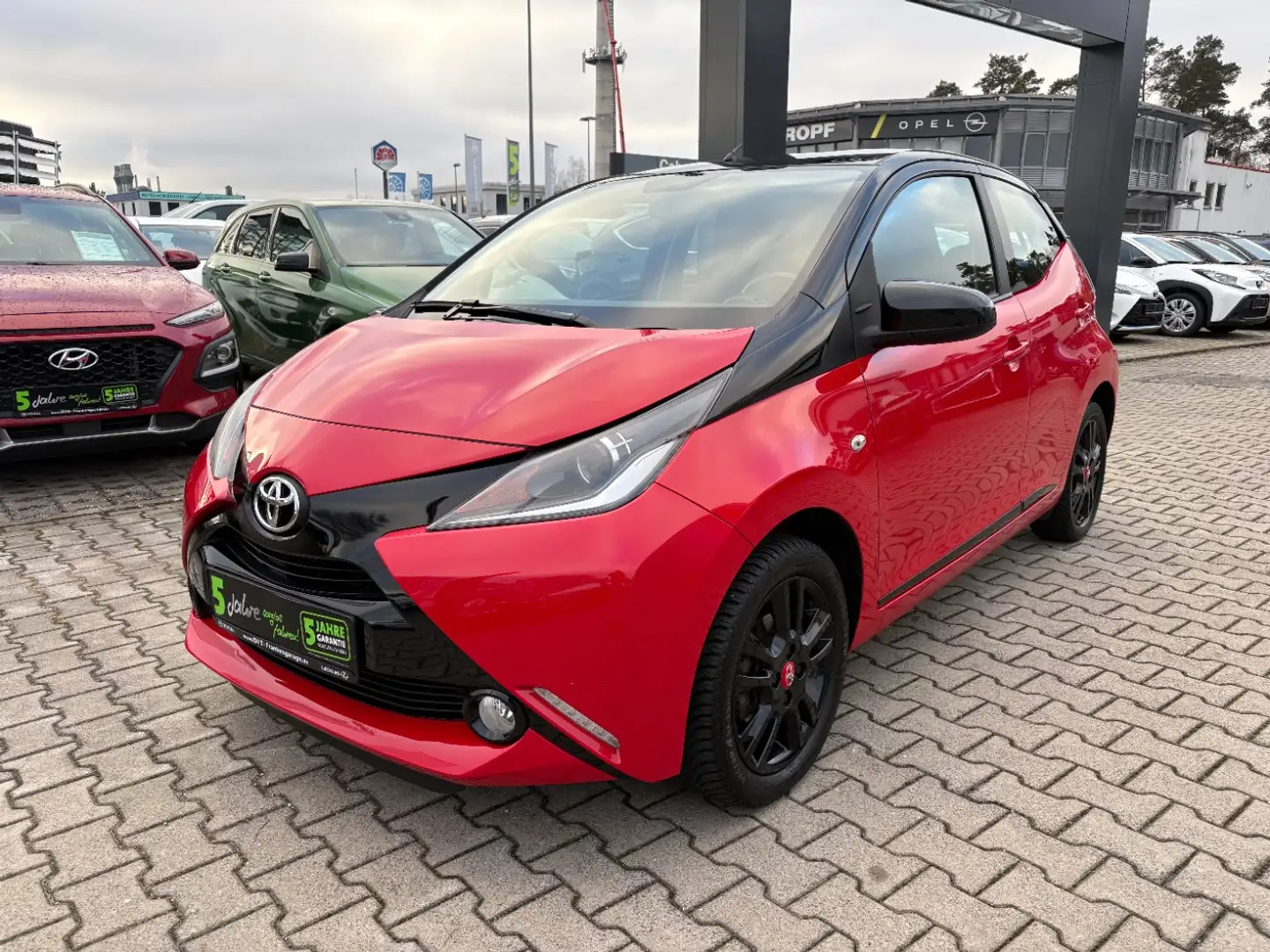 Toyota Aygo 1.0 x-cite Style Selection Kamera, BT, USB Rot - 2