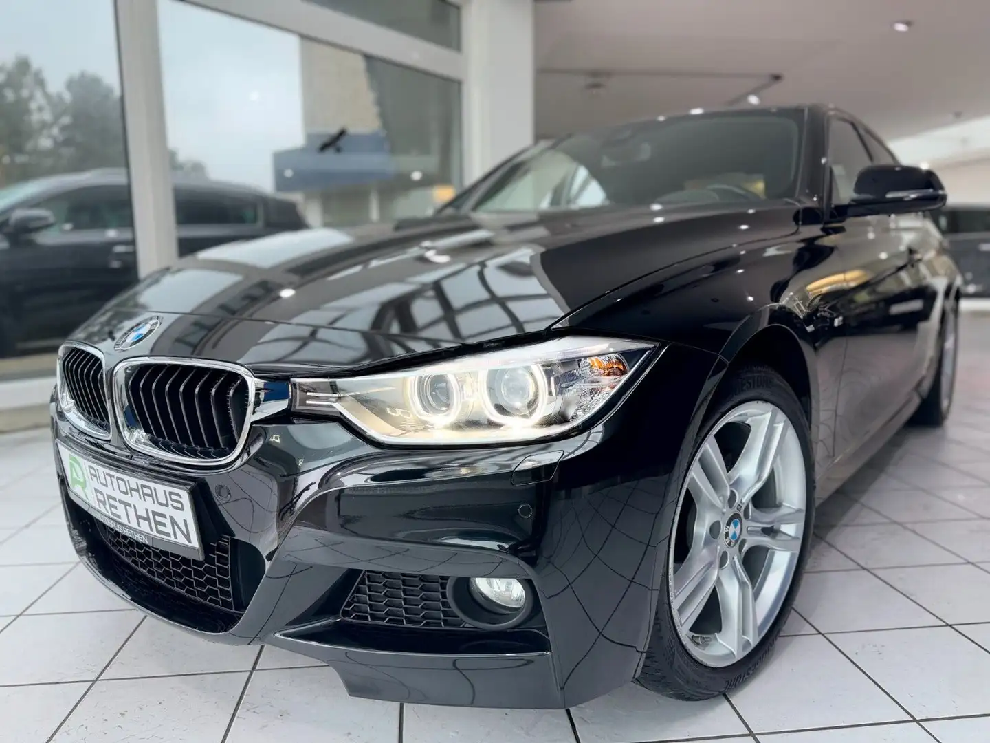 BMW 320 d xDrive*M Sport*1.Hand*HUD*KeylessGO/Entry* Schwarz - 1