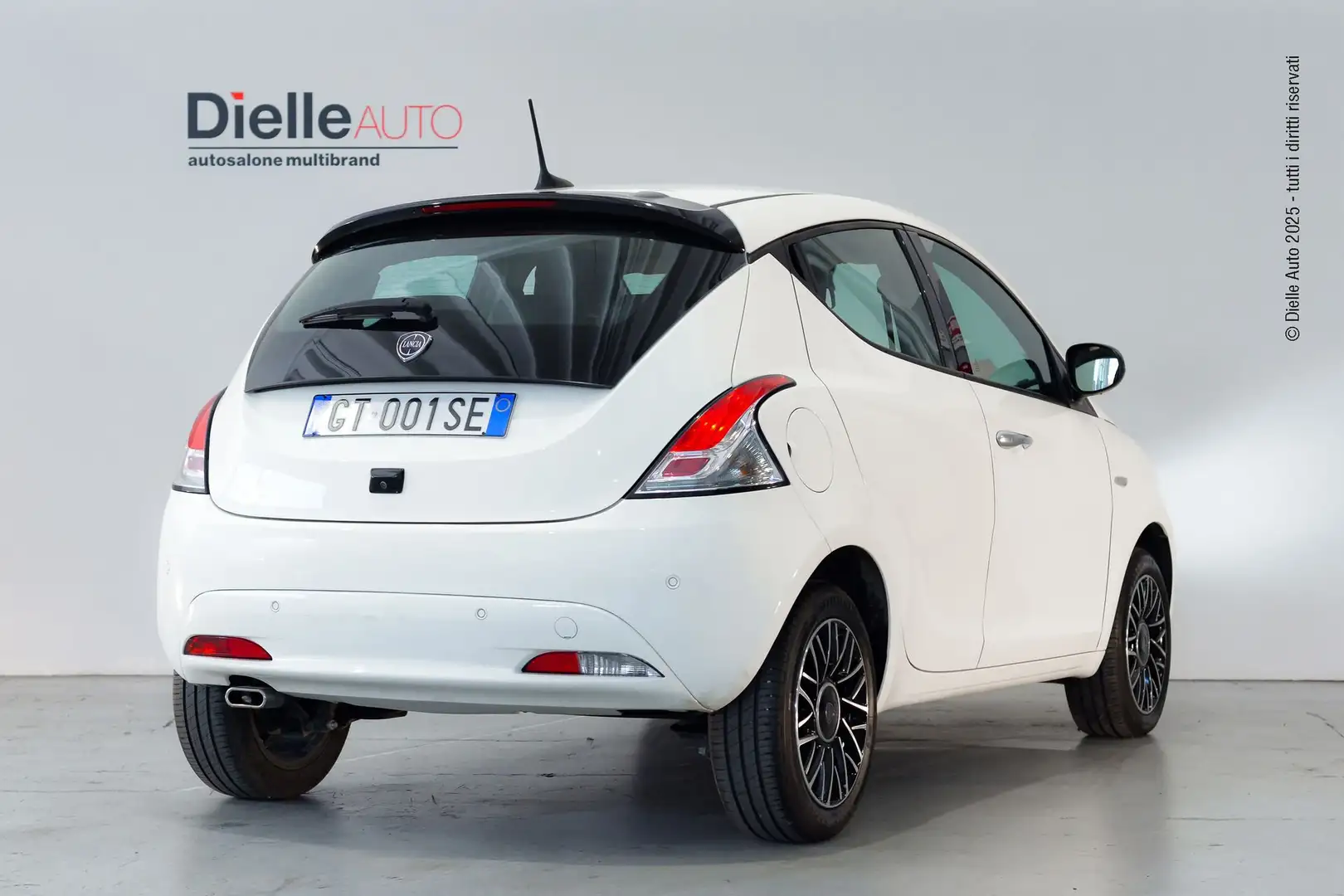 Lancia Ypsilon 1.0 FireFly 5 porte S&S Hybrid Platino 70CV Bianco - 2