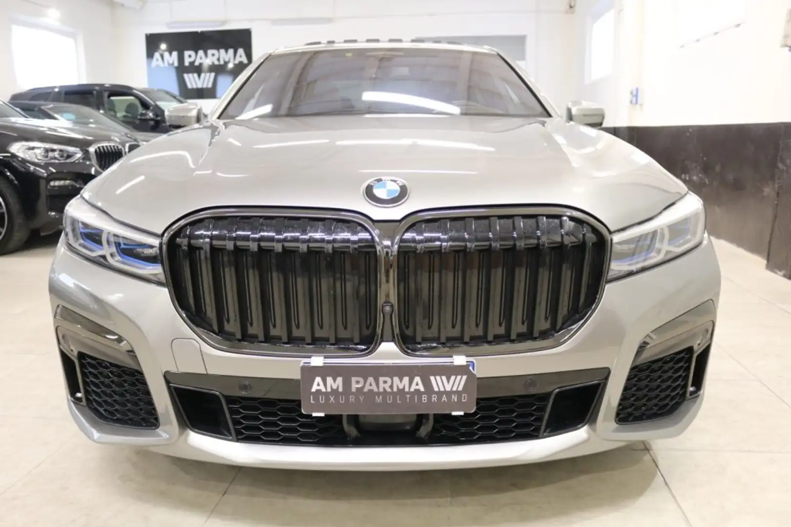 BMW 730 d xDrive 48V INDIVIDUAL COMP. M SPORT Grijs - 2