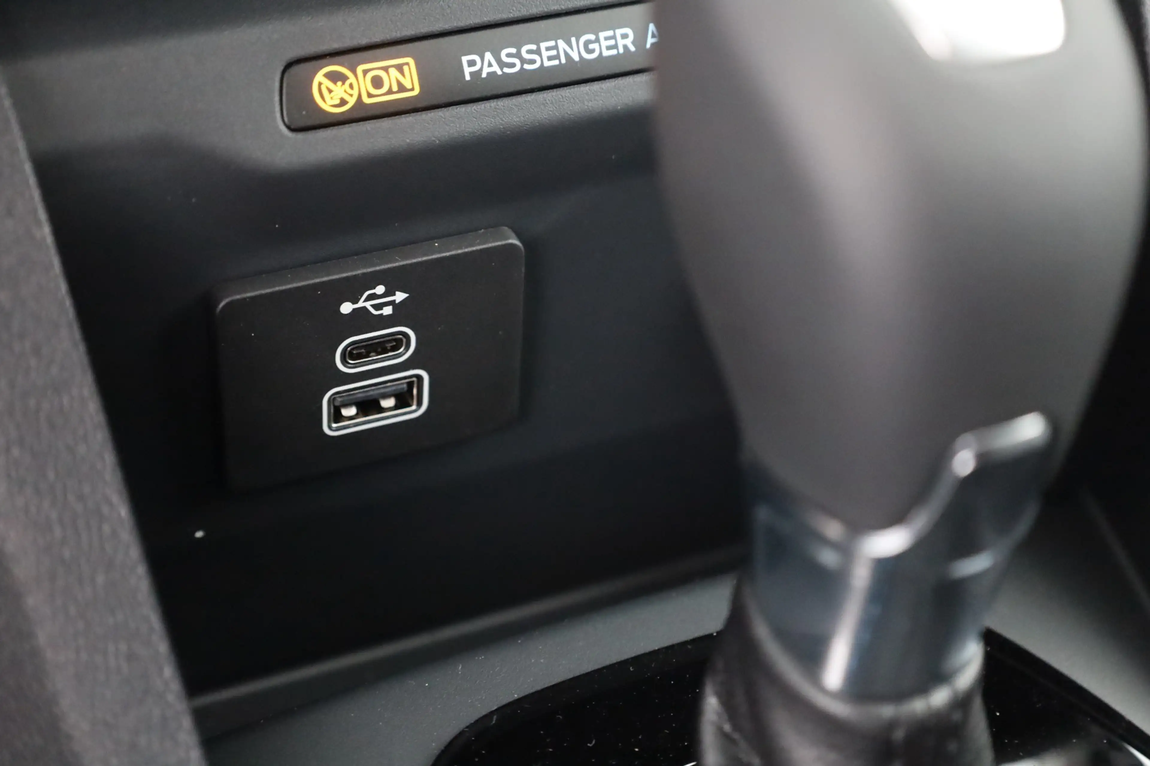 Ford Tourneo Courier Titanium 1.0 EB Aut. Kamera SItzhe — photo 13