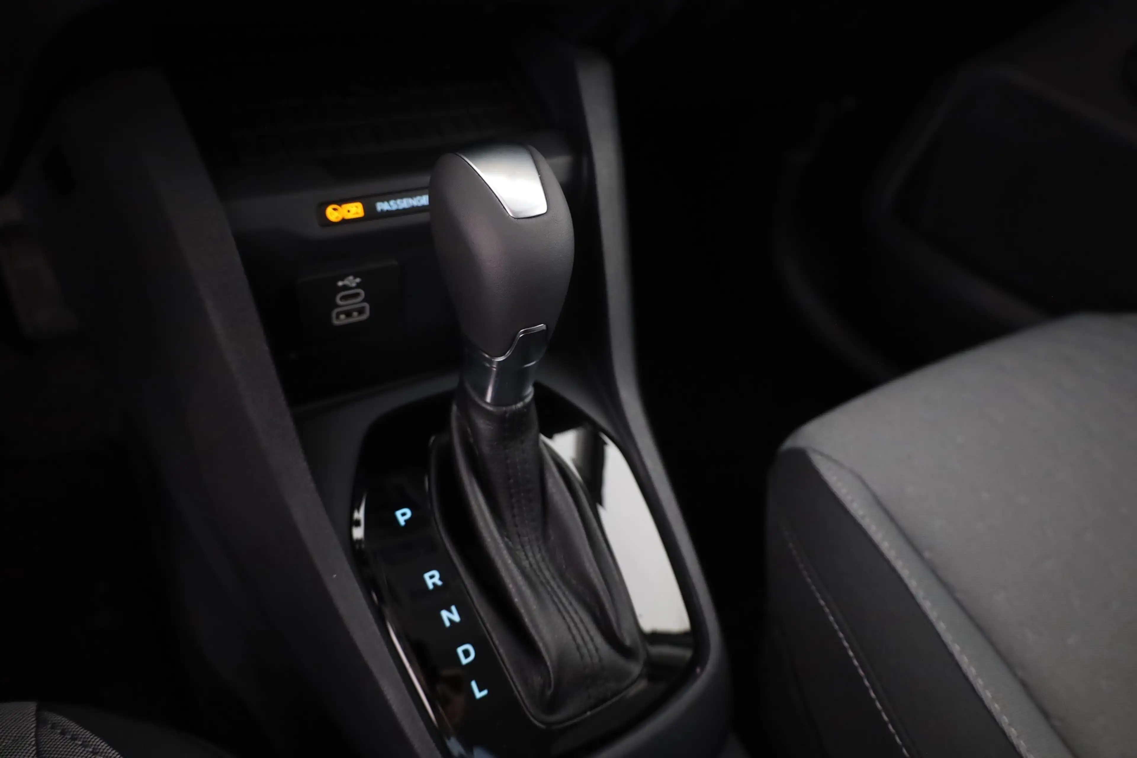 Ford Tourneo Courier Titanium 1.0 EB Aut. Kamera SItzhe — photo 14