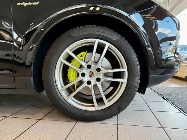 Porsche Cayenne view 5
