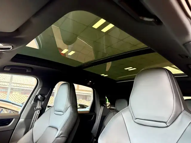 Porsche Cayenne view 6