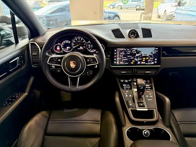 Porsche Cayenne view 14
