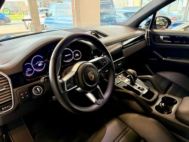 Porsche Cayenne view 13