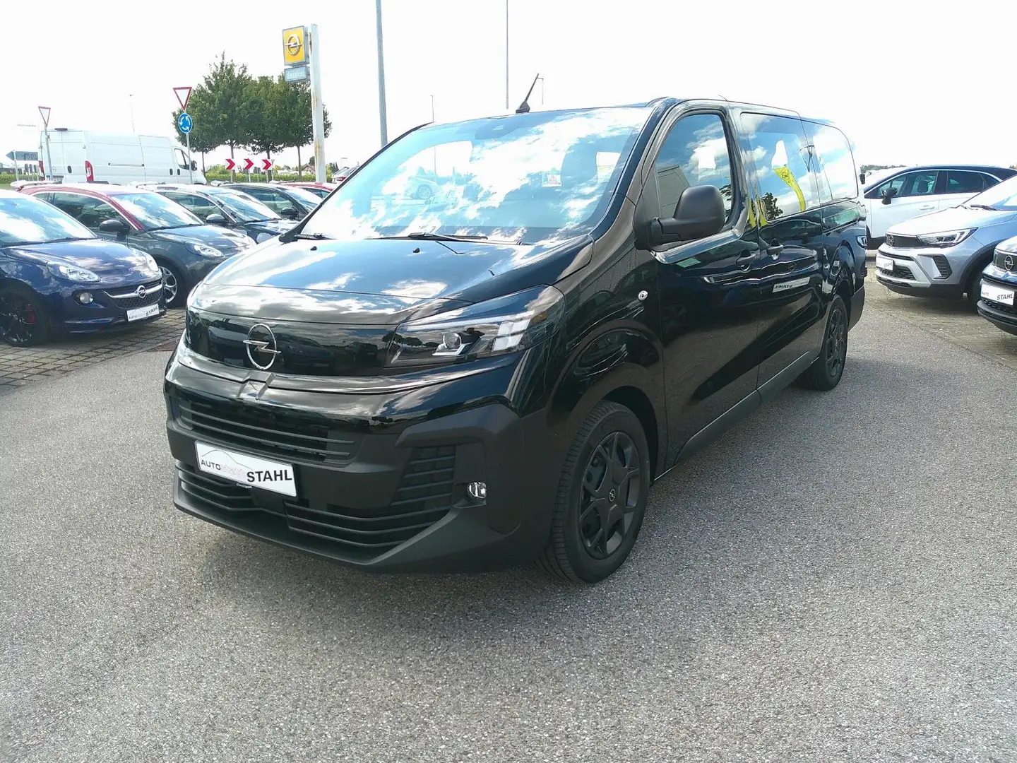 Opel Vivaro Automatik XL 9-Sitzer mit Voll-LED Negro - 2