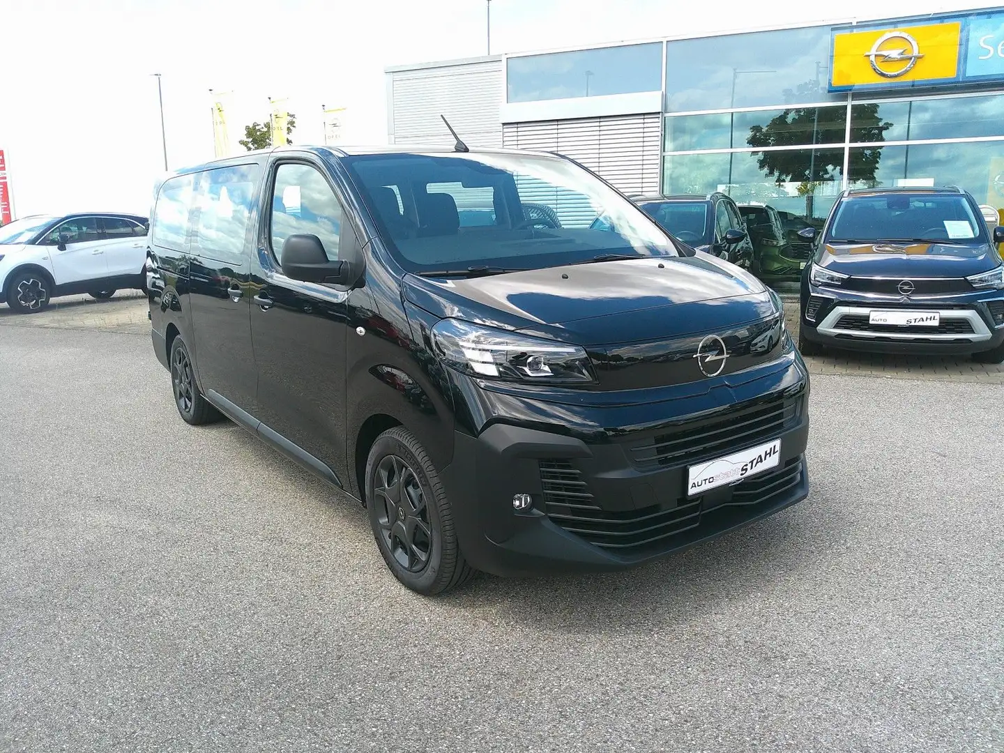 Opel Vivaro Automatik XL 9-Sitzer mit Voll-LED Negro - 1