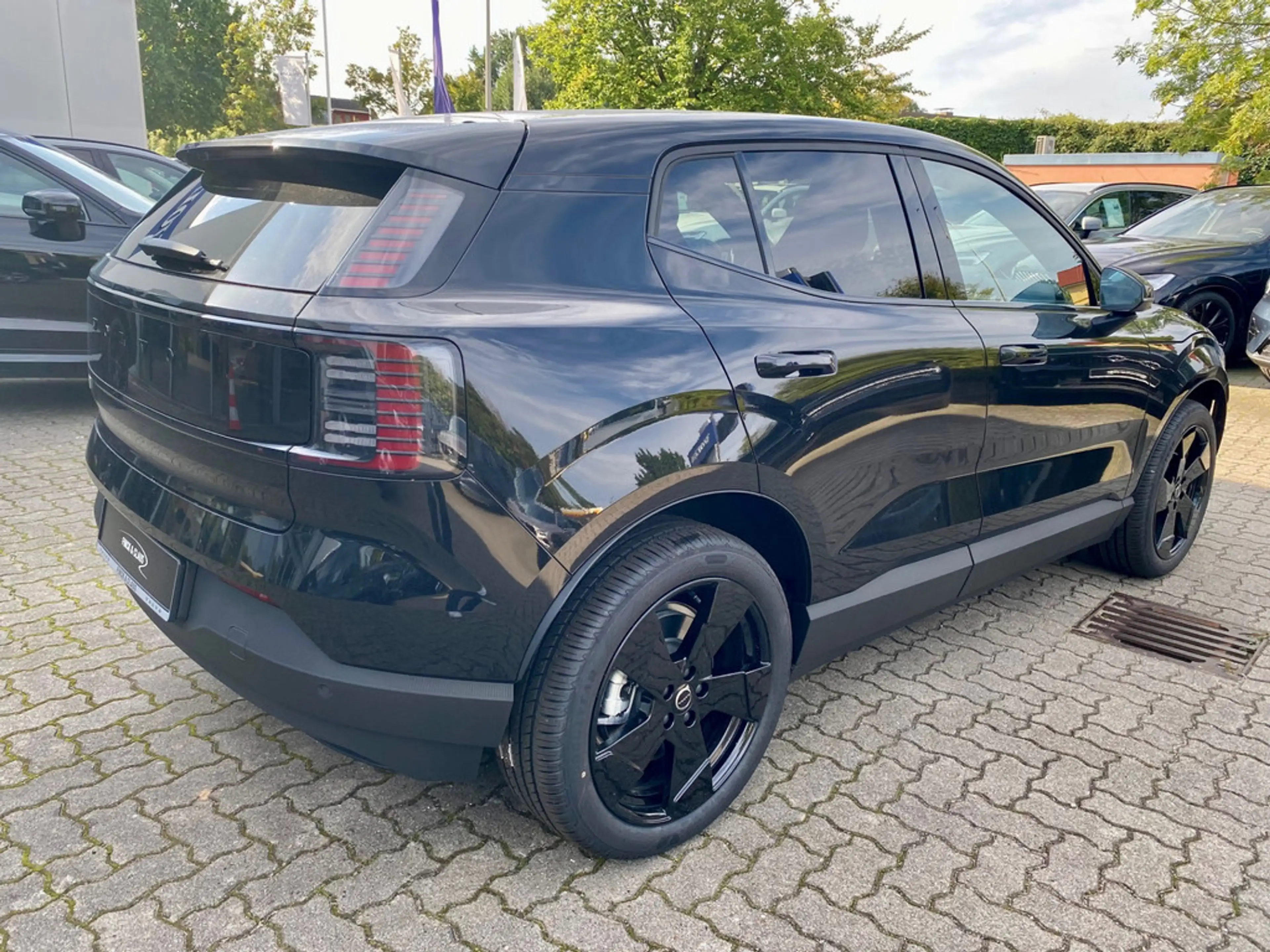 Volvo EX30 Plus Bl.Ed. P5 Long Range Nur Gewerbekun — photo 3