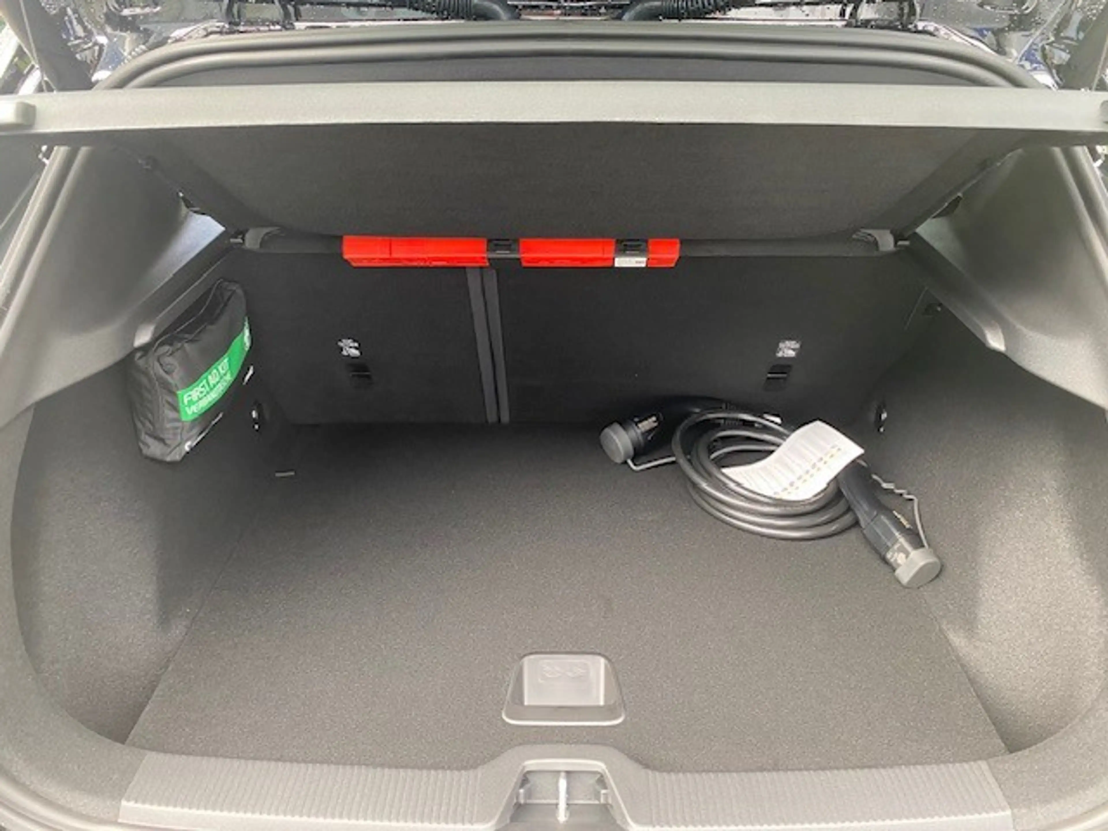 Volvo EX30 Plus Bl.Ed. P5 Long Range Nur Gewerbekun — photo 9