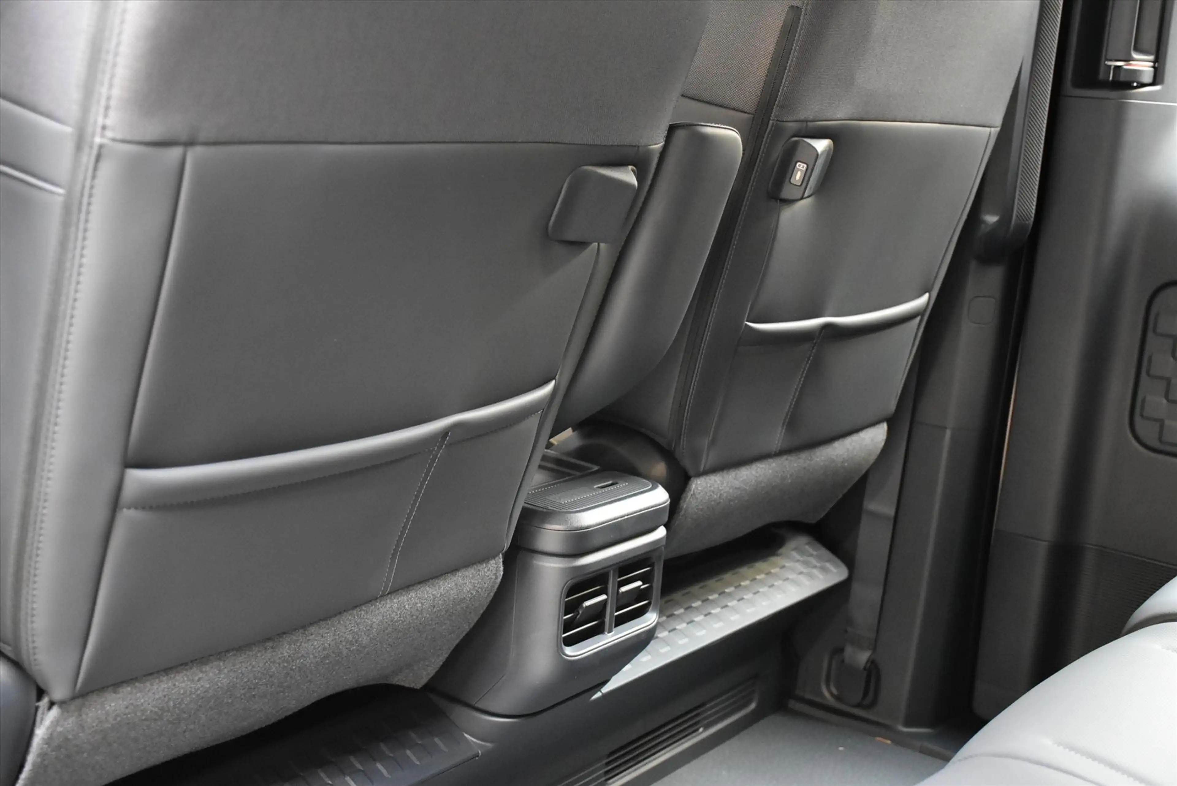 Kia PV5 Passenger 51.5 kWh Essential — photo 14