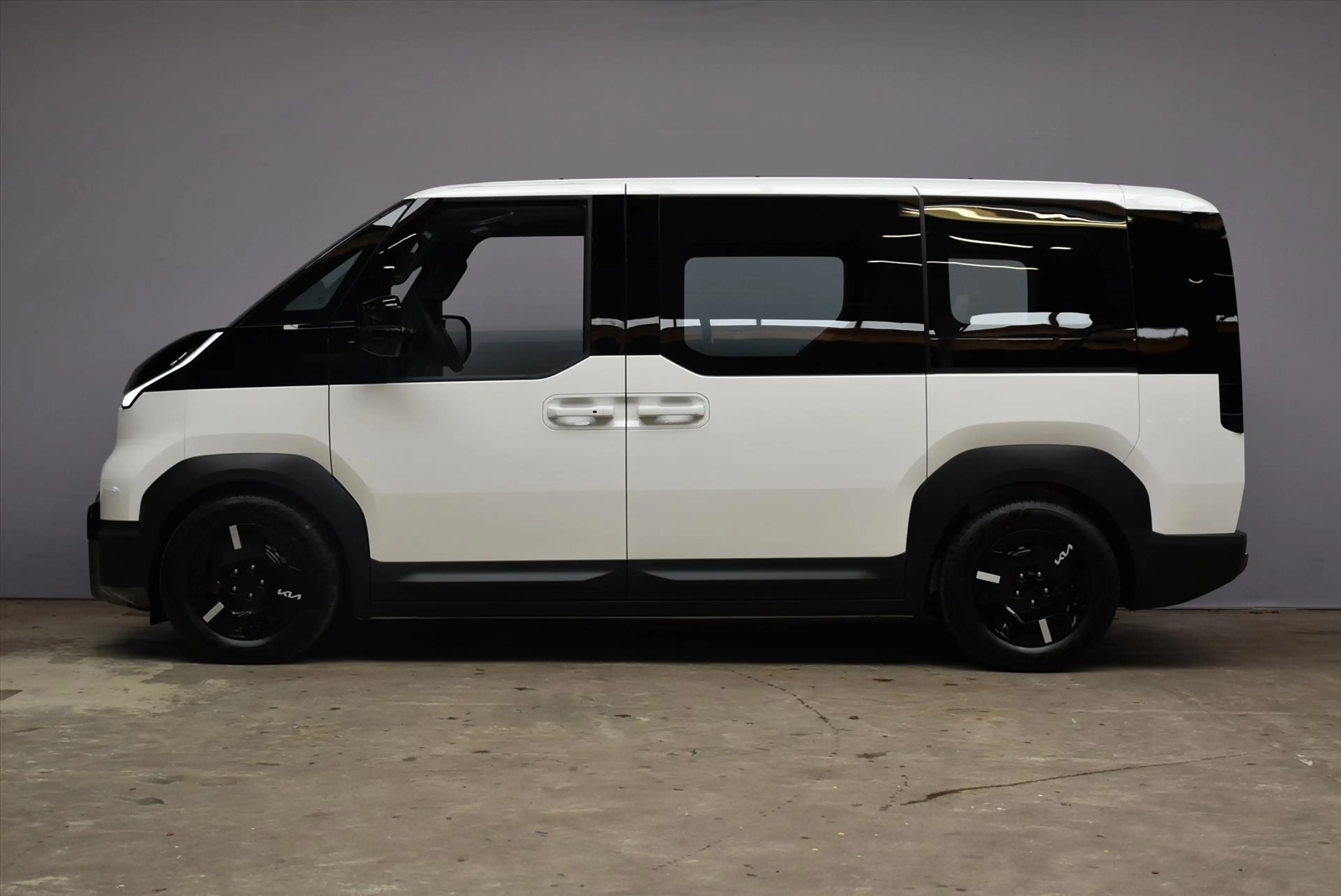 Kia PV5 Passenger 51.5 kWh Essential — photo 2