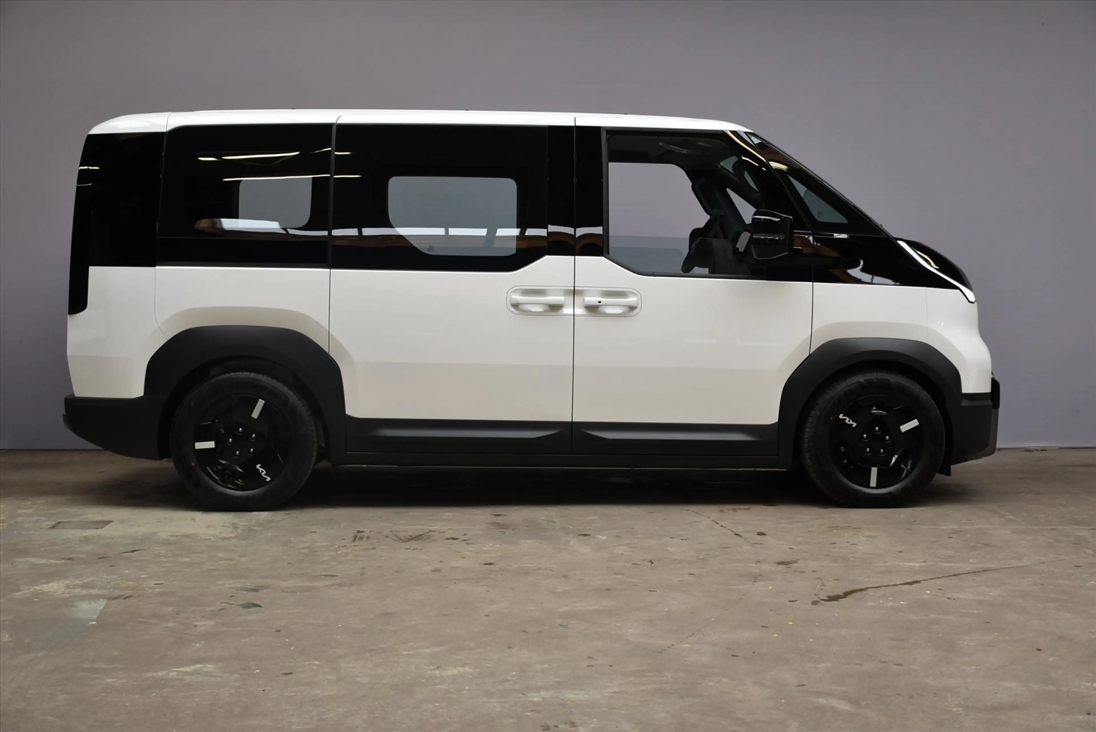 Kia PV5 Passenger 51.5 kWh Essential — photo 5