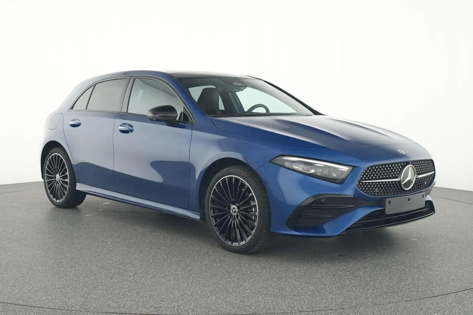 Mercedes-Benz A 250 e Hatchback AMG Line | Panoramisch Dak | 360° Park Bleu - 2
