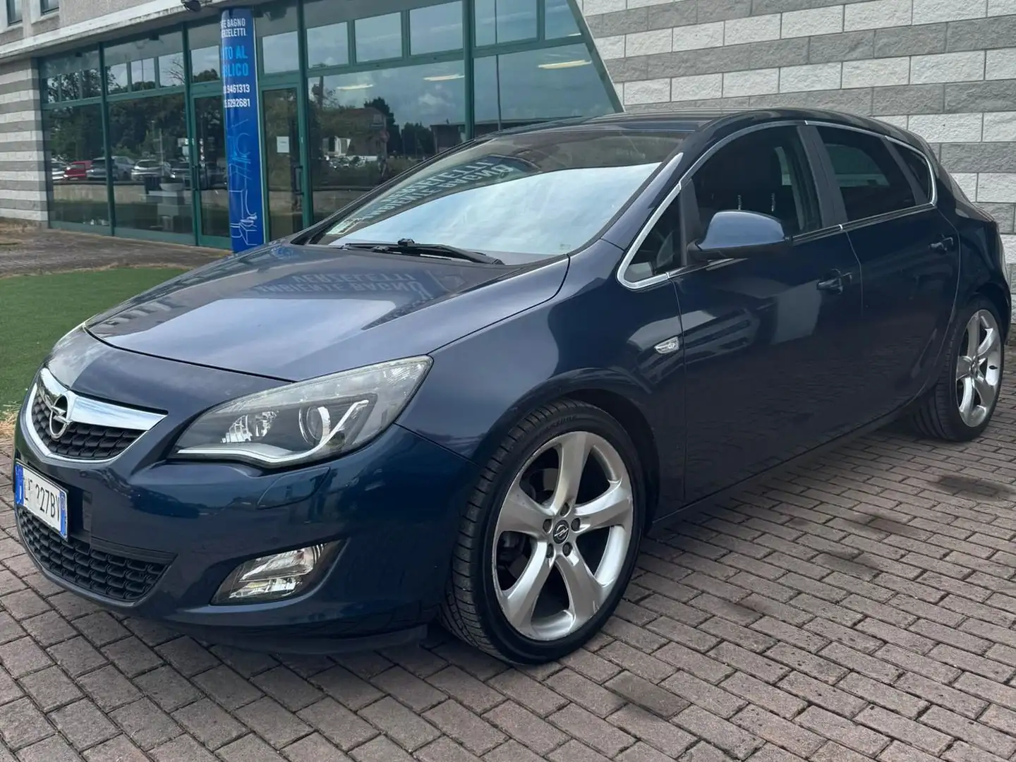 Opel Astra Astra IV 2010 5p 1.7 cdti Cosmo 125cv Синій - 2