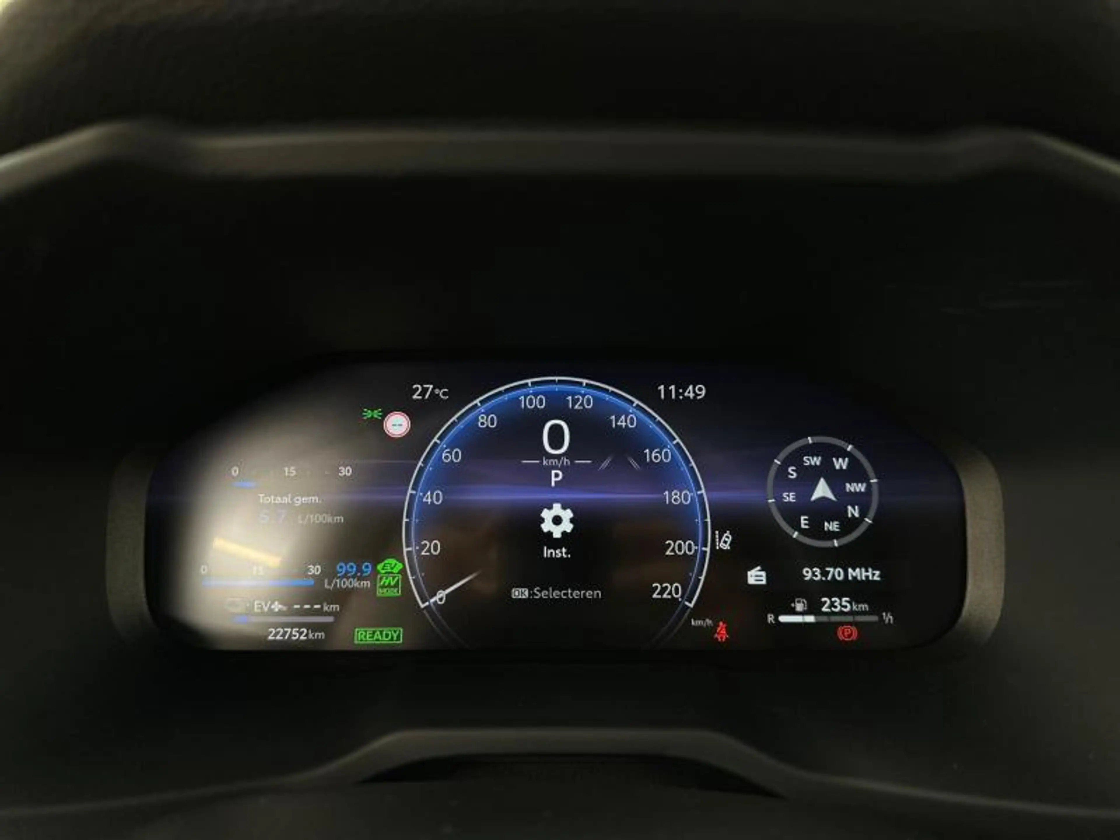 Toyota RAV4 Premium Plus PHEV AWD — photo 12