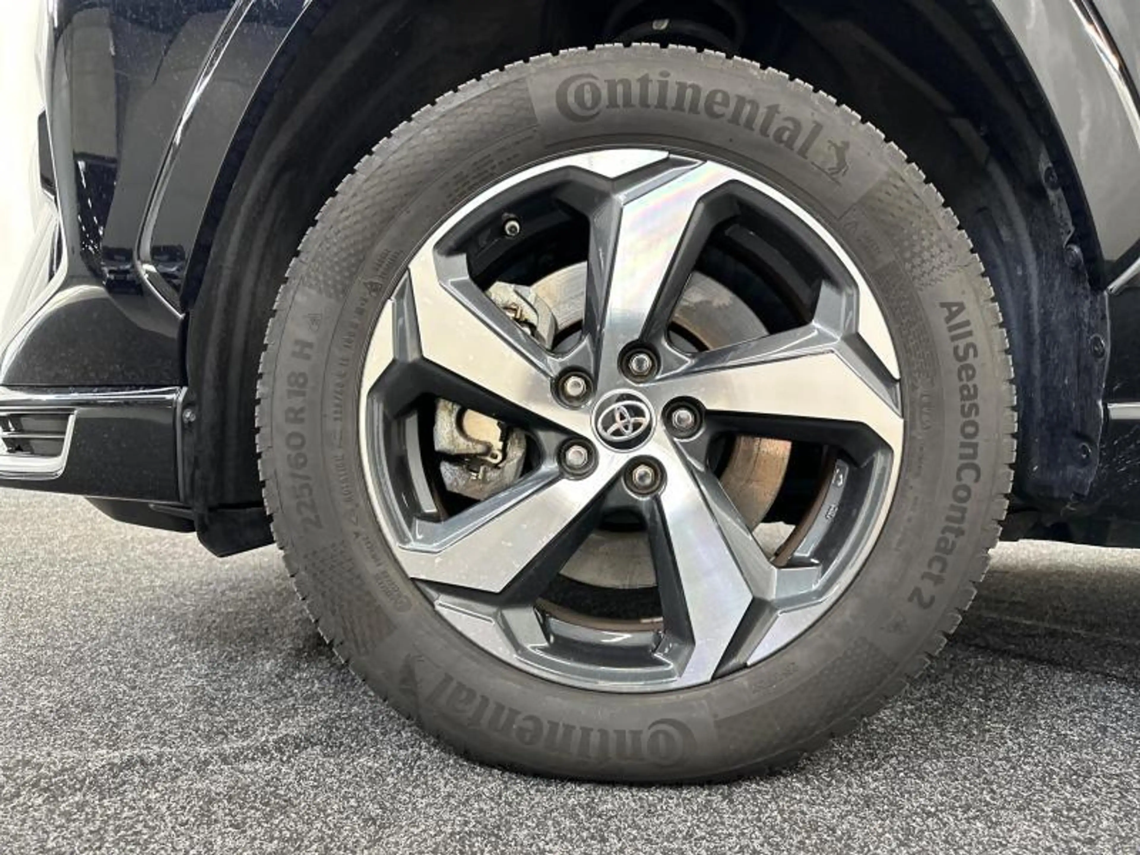 Toyota RAV4 Premium Plus PHEV AWD — photo 13