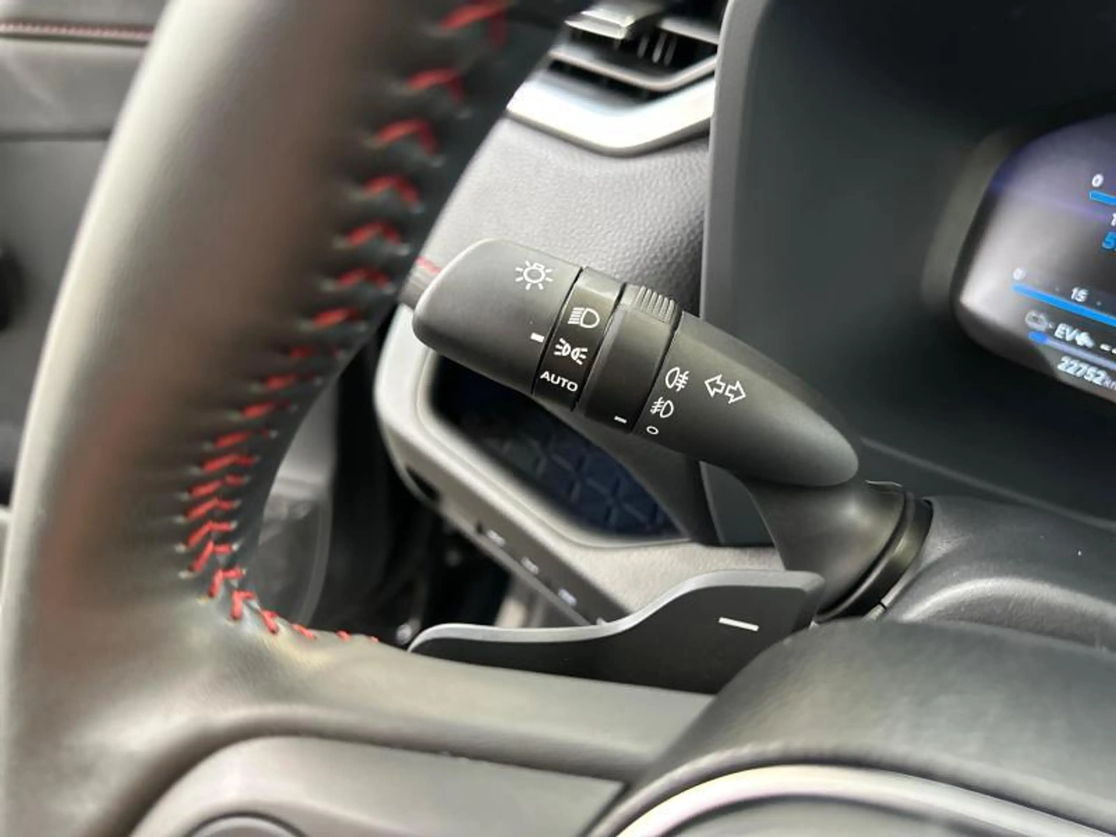 Toyota RAV4 Premium Plus PHEV AWD — photo 22