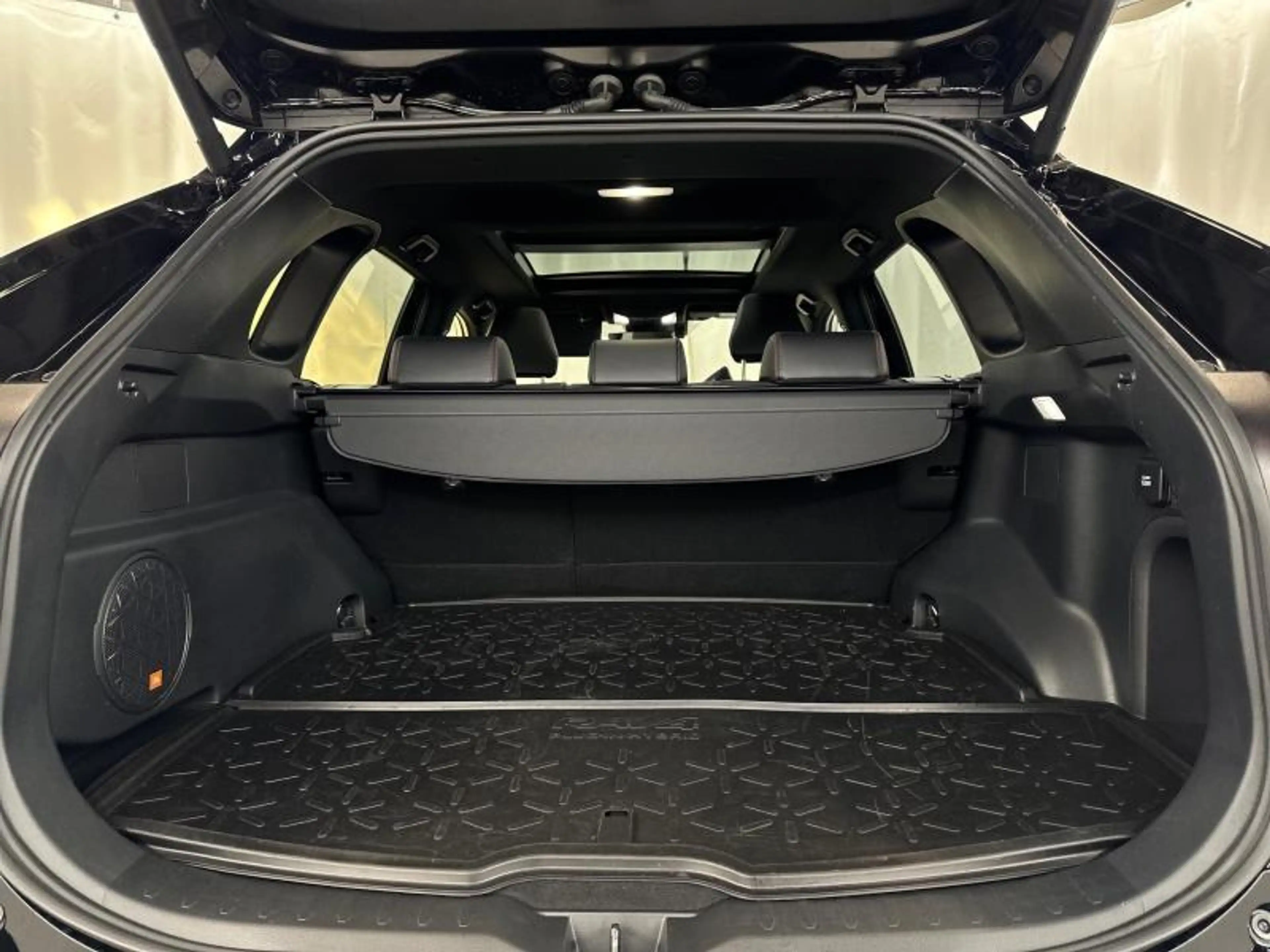 Toyota RAV4 Premium Plus PHEV AWD — photo 9