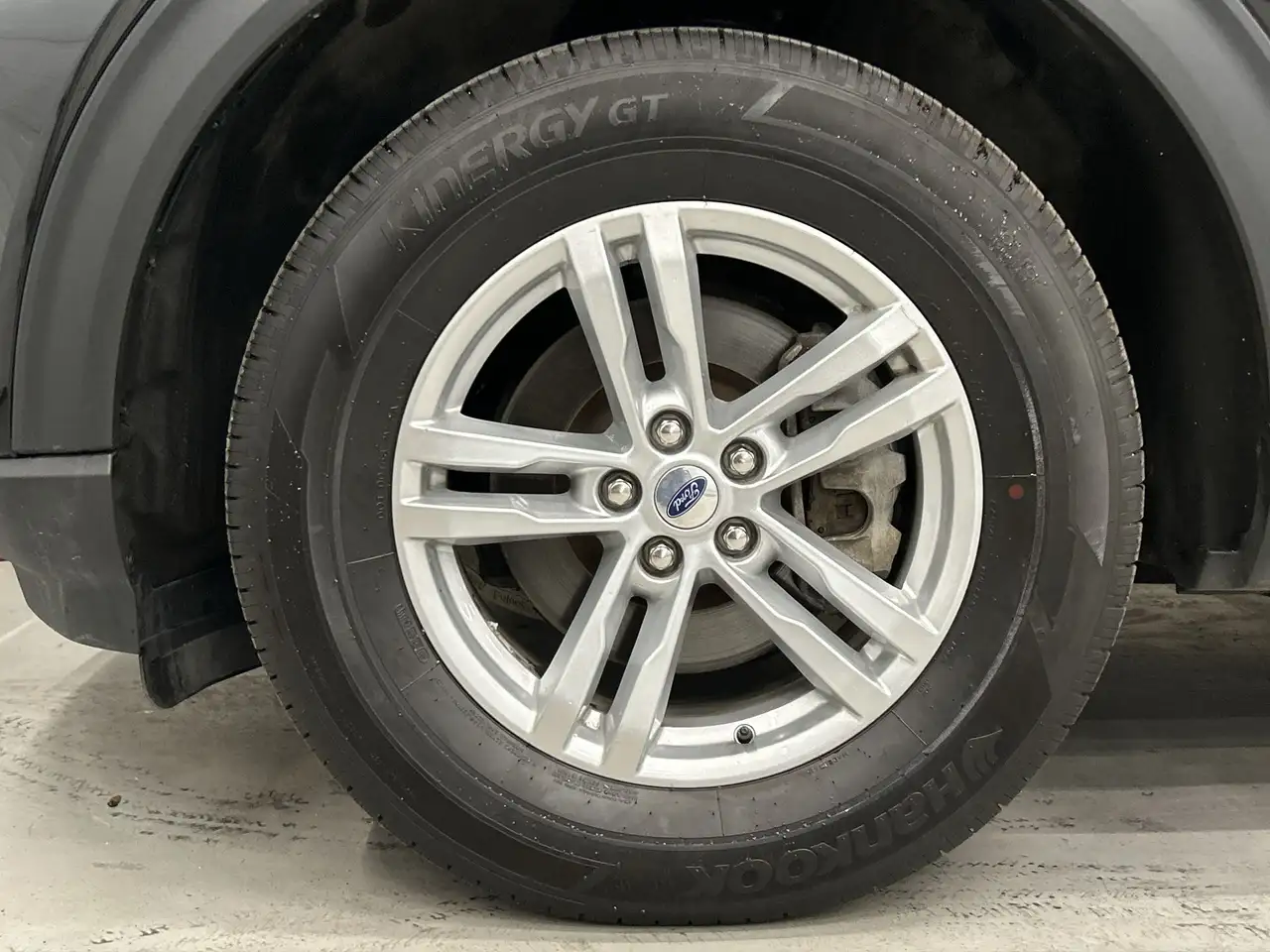 Ford Explorer снимка Ford Explorer