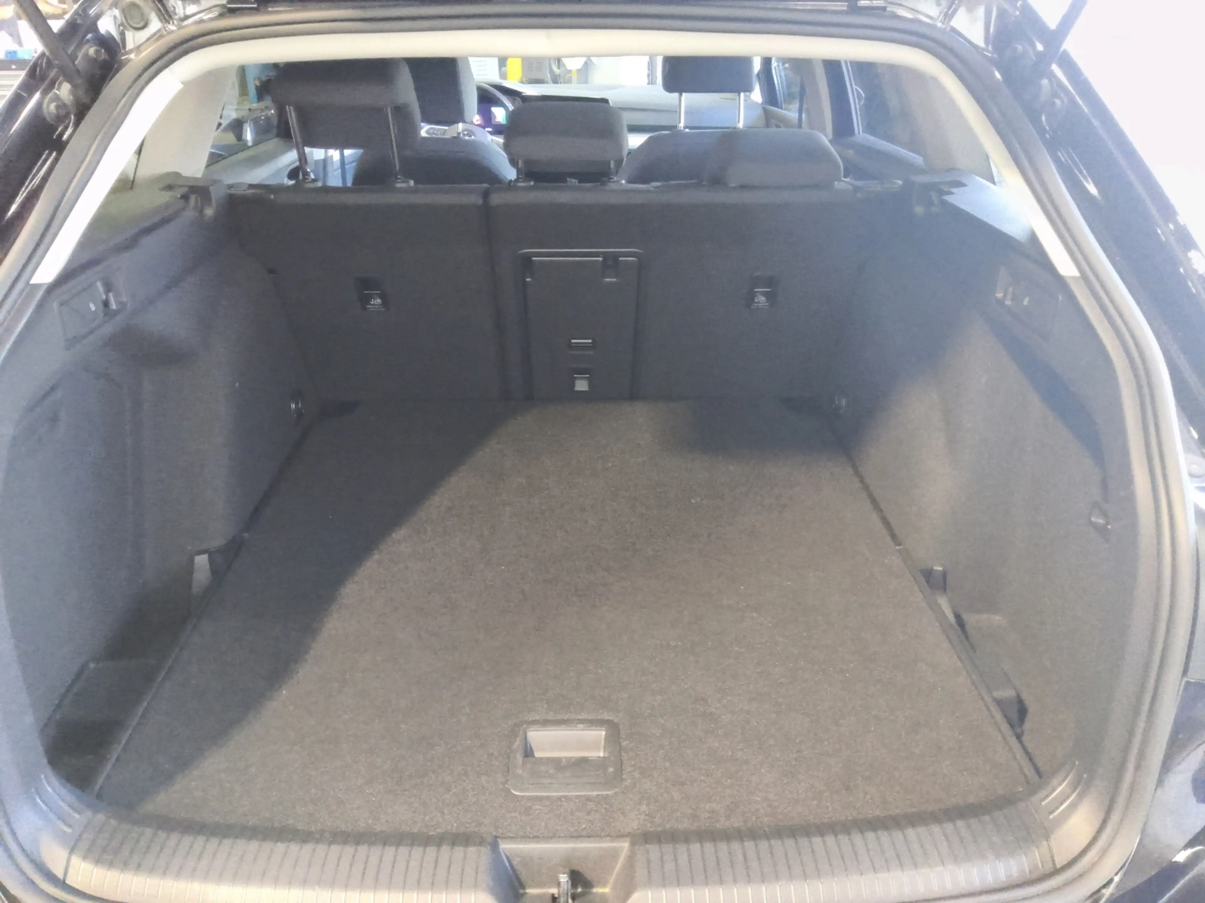 Volkswagen Golf Variant VIII Variant 2.0 TDI DSG LIFE +AHK +LED +ACC +VIR — photo 11