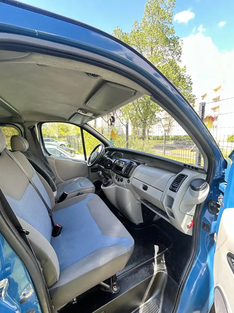 Renault Trafic 1.9 dCi 100 Bleu - 1
