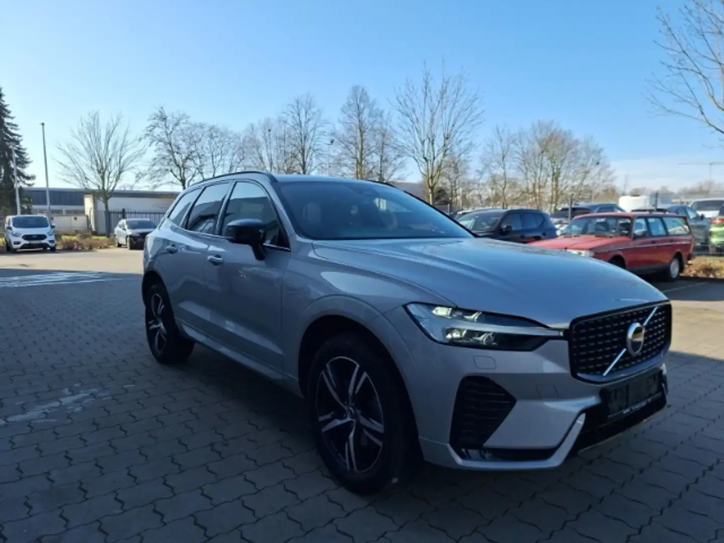 Volvo XC60 AWD B5 Diesel EU6d R Design *Navi*LED* Silber - 2