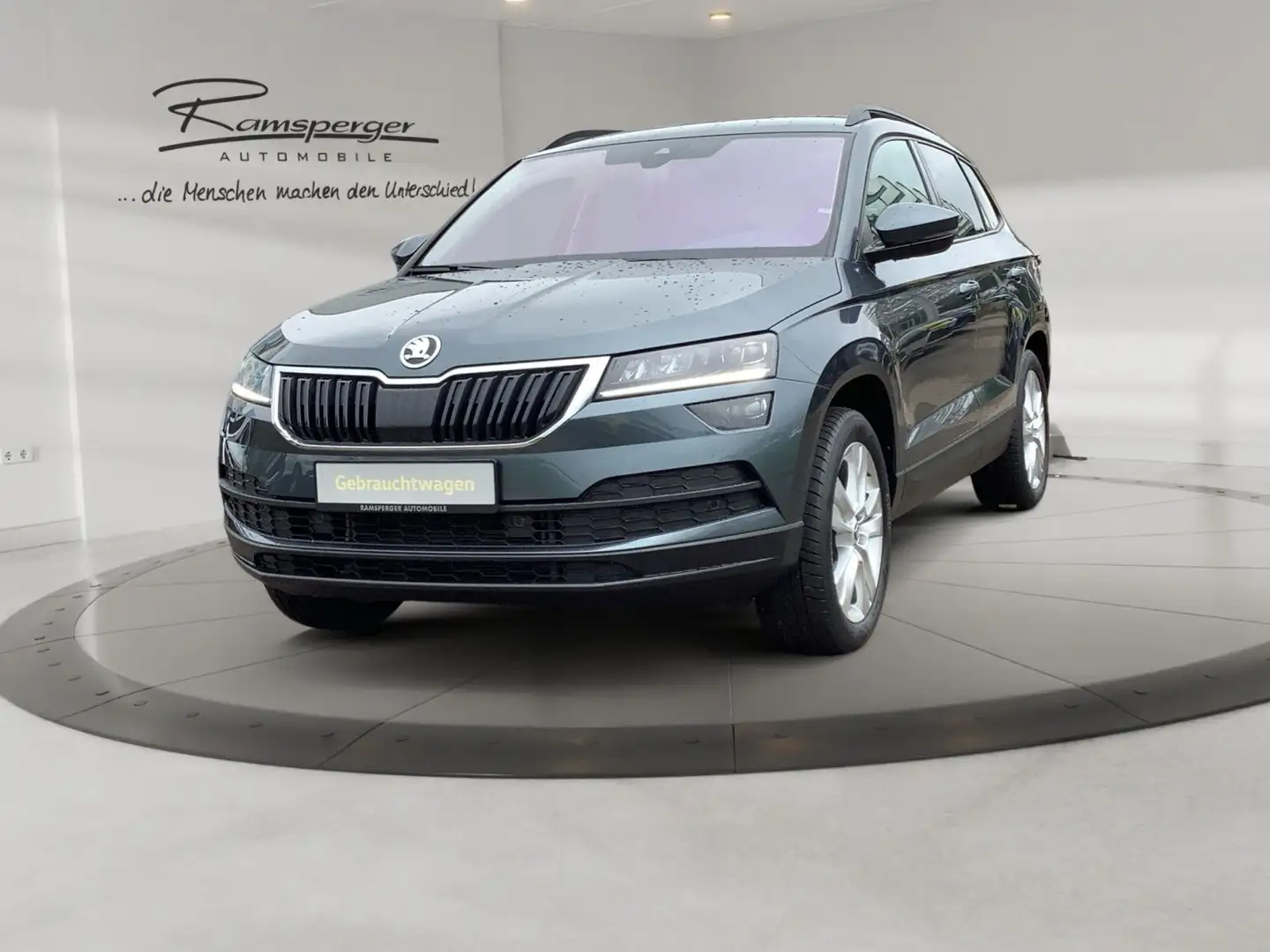 Skoda Karoq 2.0 TDI DSG Style AHK ACC LED Navi SHZ PDC Grau - 2