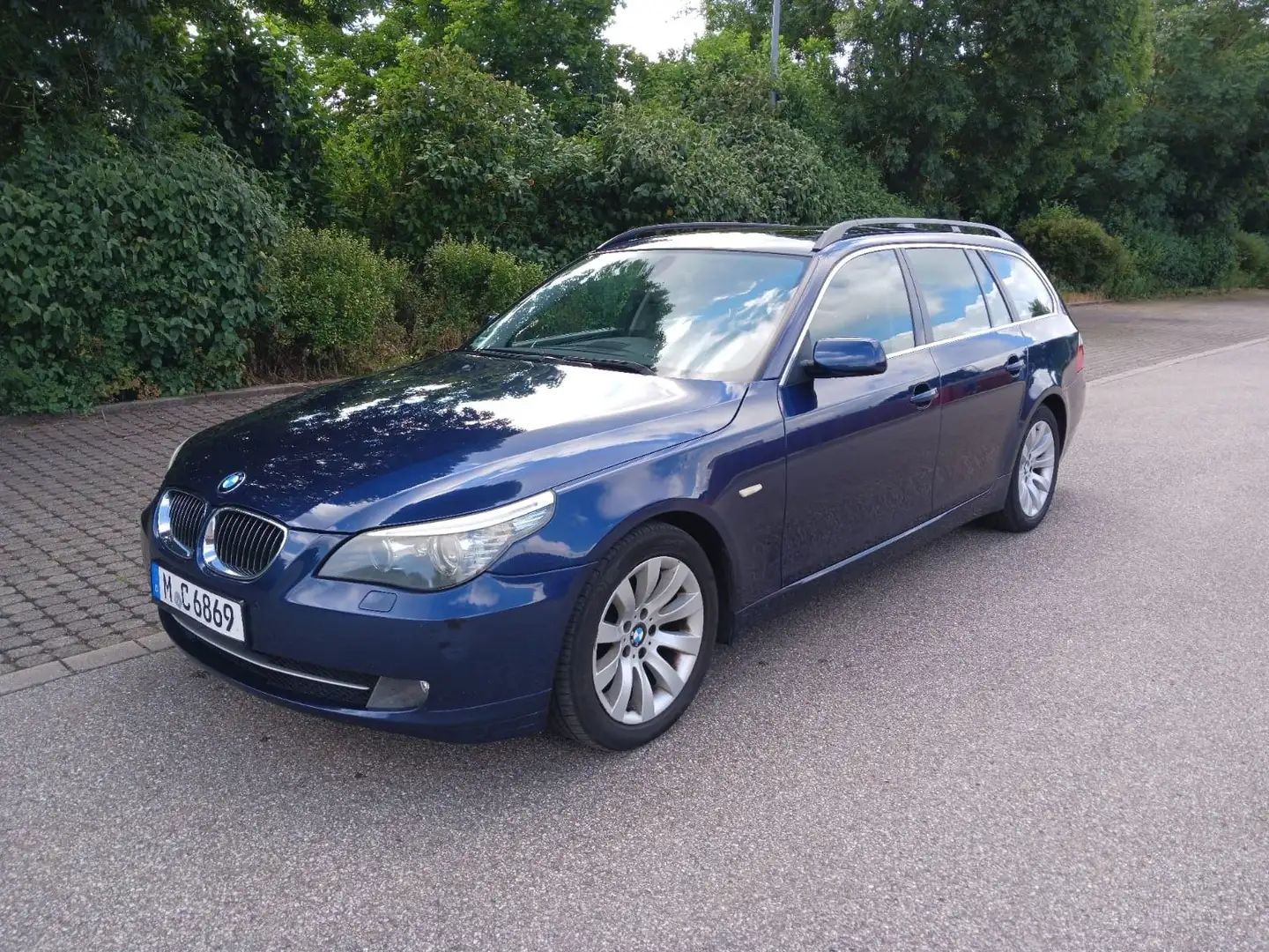 BMW 525 525i Touring Aut. Bleu - 1