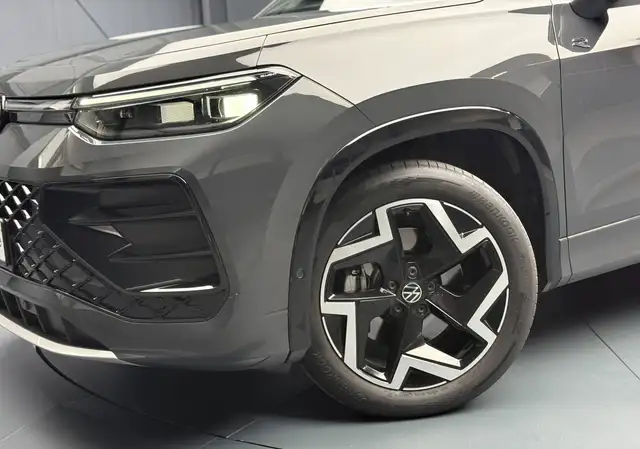 Volkswagen Tayron view 2