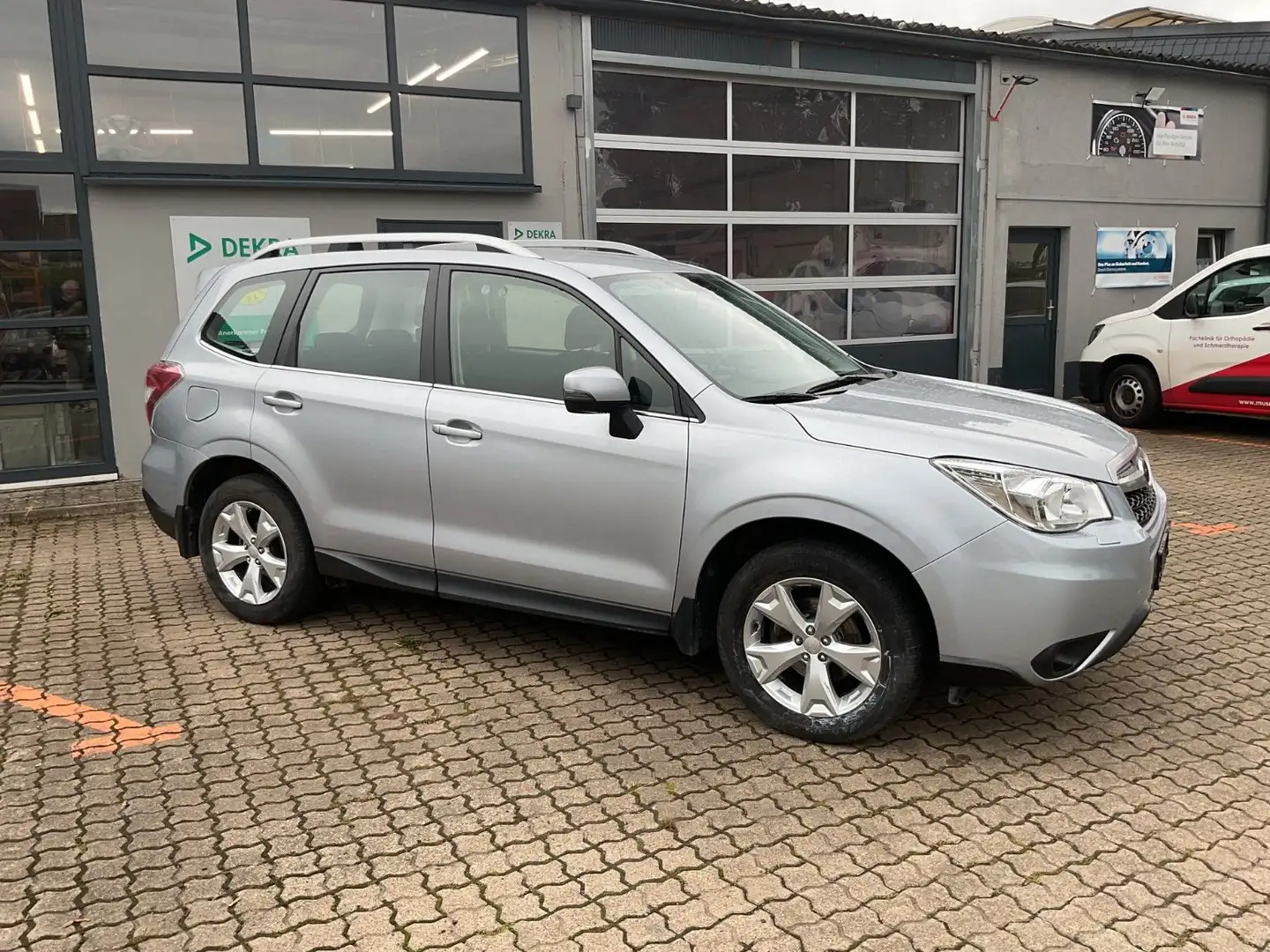 Subaru Forester Comfort Plateado - 1
