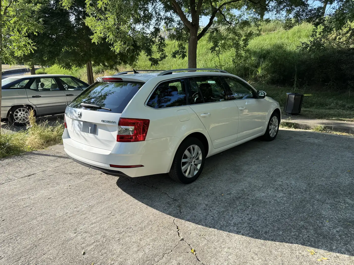 Skoda Octavia Combi 2.0 TDI DSG Soleil - 2