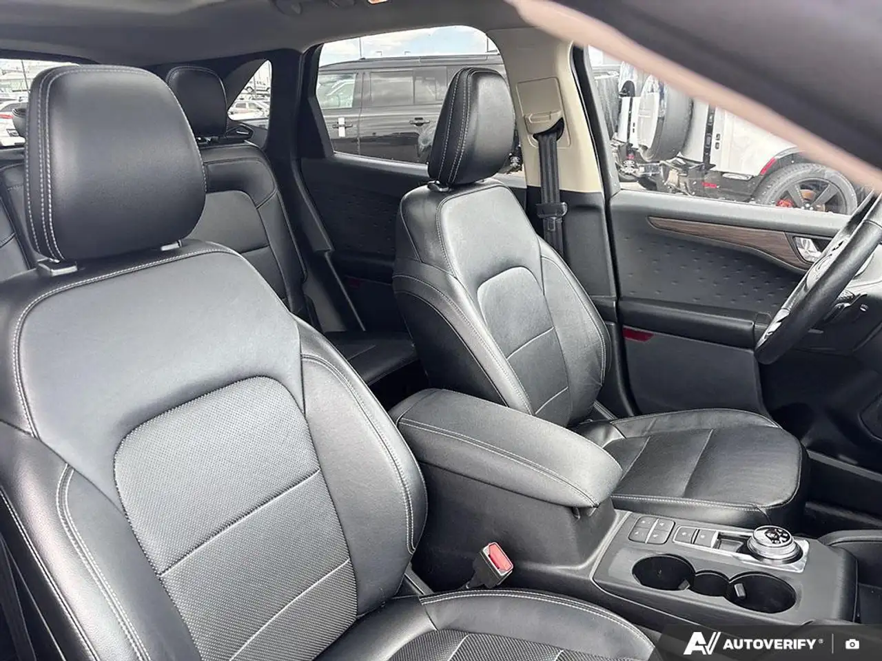 Ford Escape снимка Ford Escape
