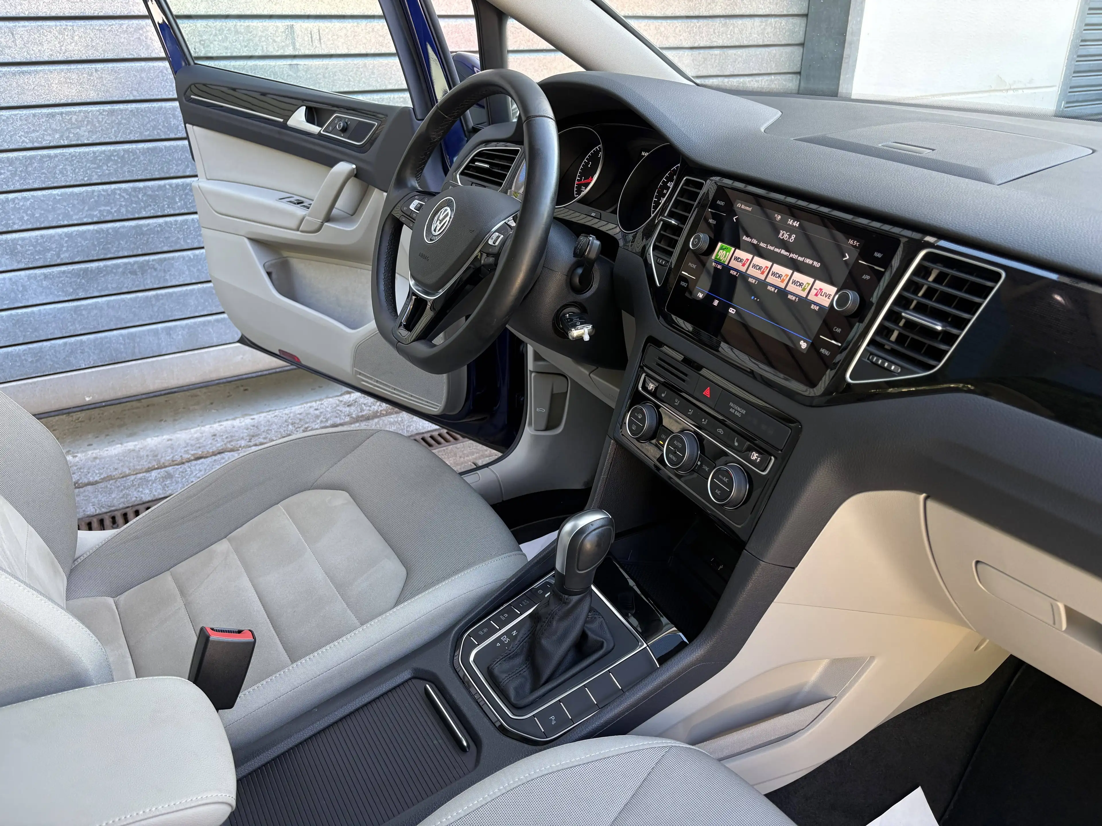 Volkswagen Golf Sportsvan Highline Pano ACC Rückfahrkamera Anhängerkupplung Klima — photo 11