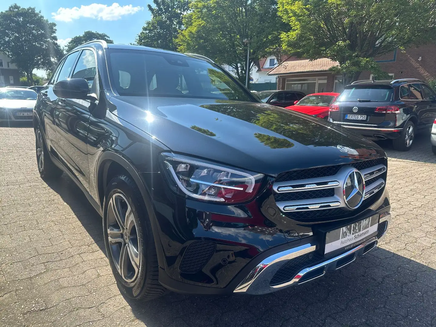 Mercedes-Benz GLC 200 4Matic NAVI/AHK/AMBIENTE/TOTWINKEL/M-BUX Schwarz - 2
