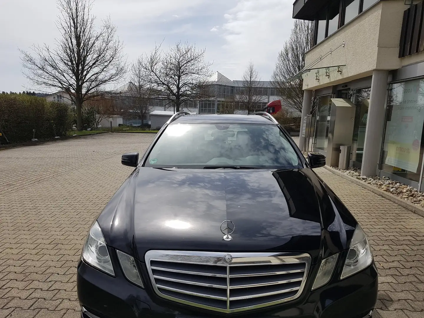 Mercedes-Benz E 220 E 220 CDI BlueEfficiency (212.202) Schwarz - 1
